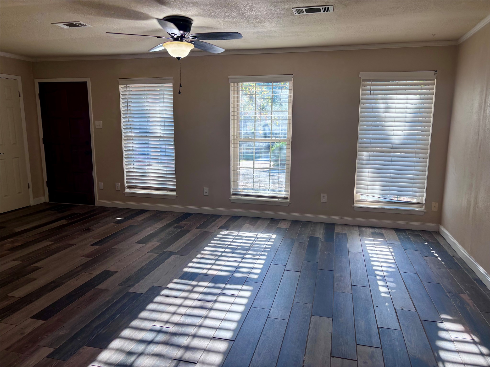 206 Valley Lane Property Photo 10