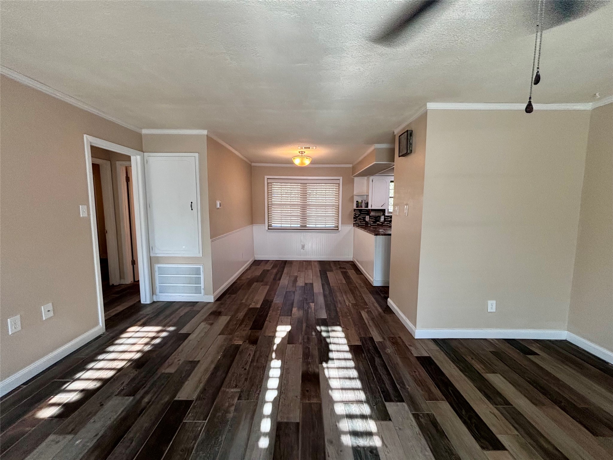 206 Valley Lane Property Photo 11