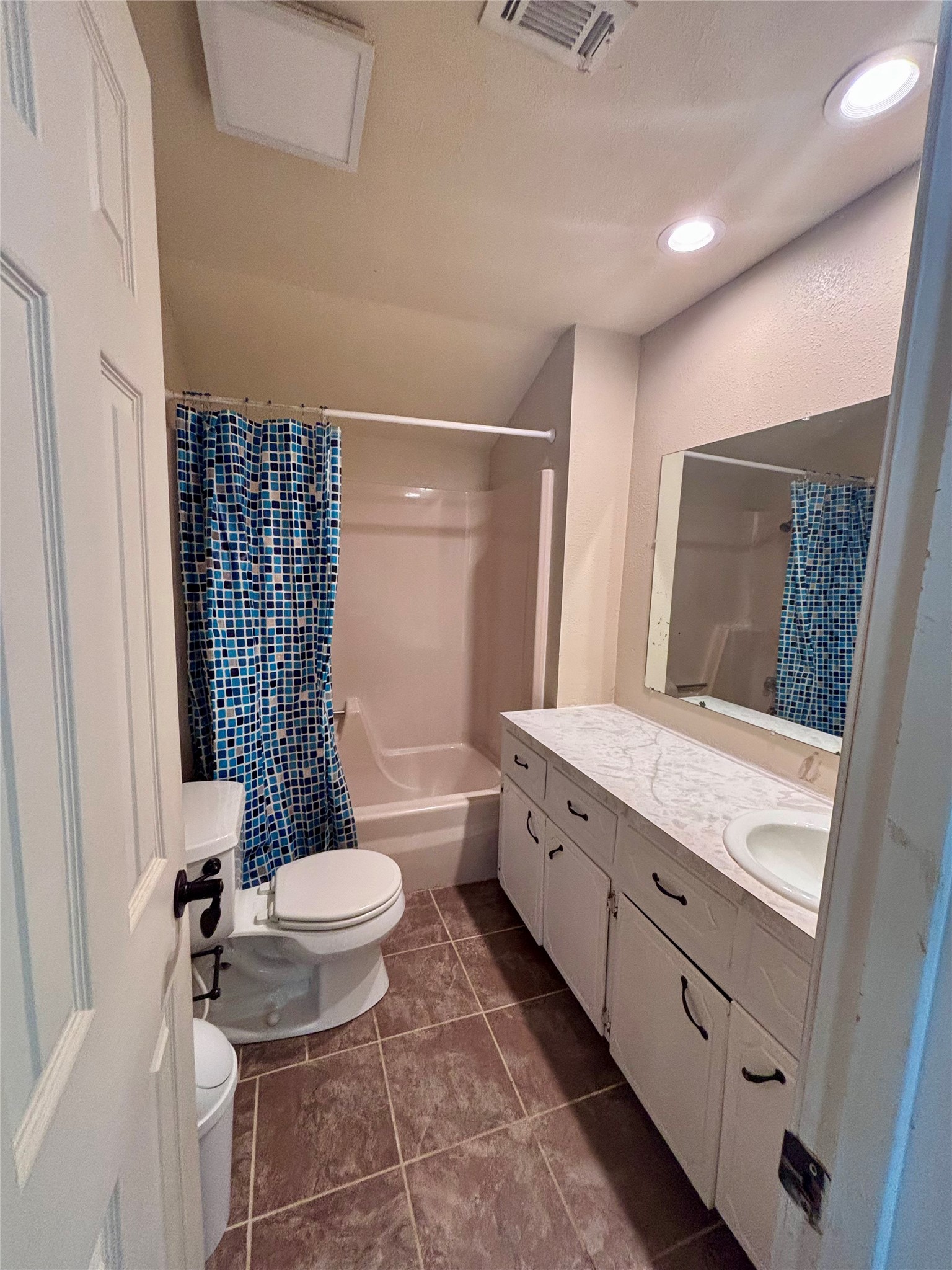 206 Valley Lane Property Photo 16