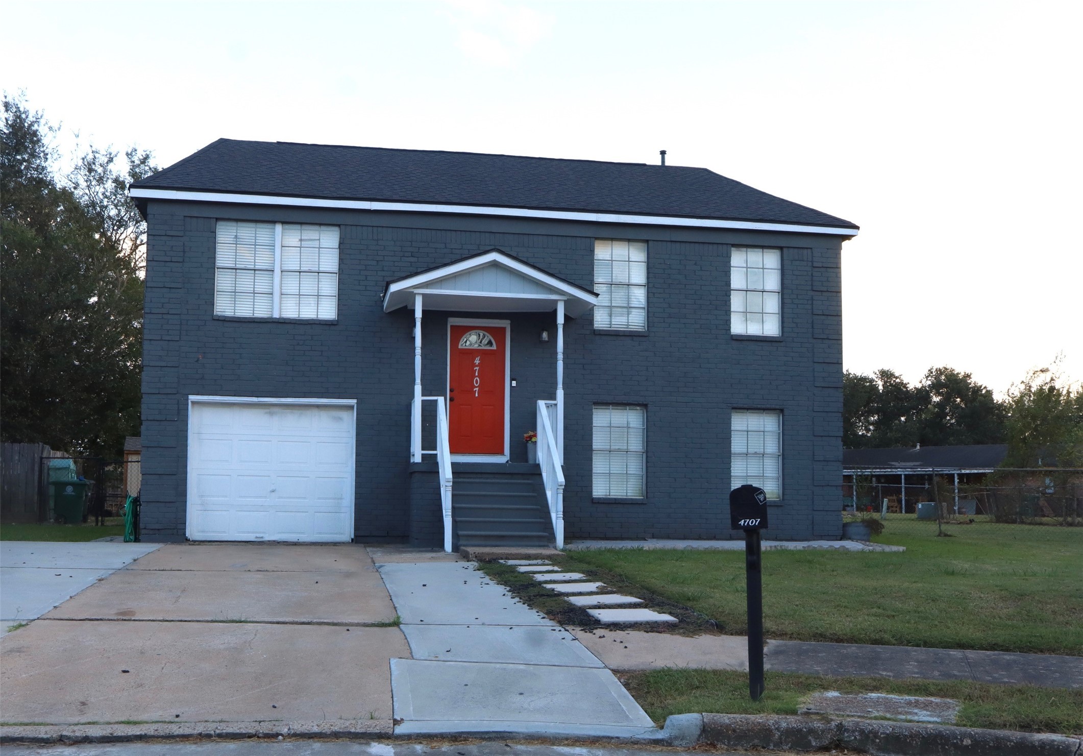 27- Houston Real Estate Listings Main Image