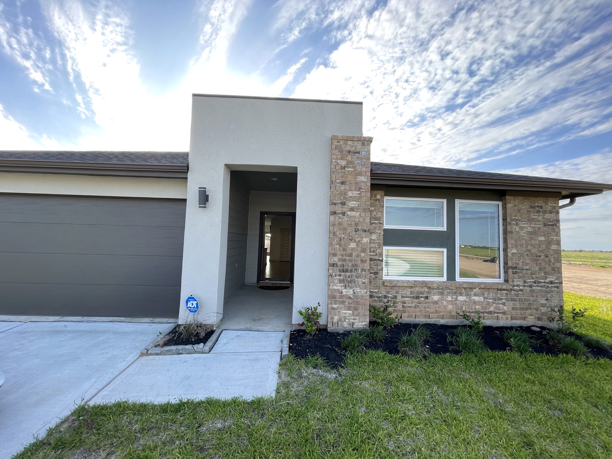 3902 Itzle Island Court Property Photo 3