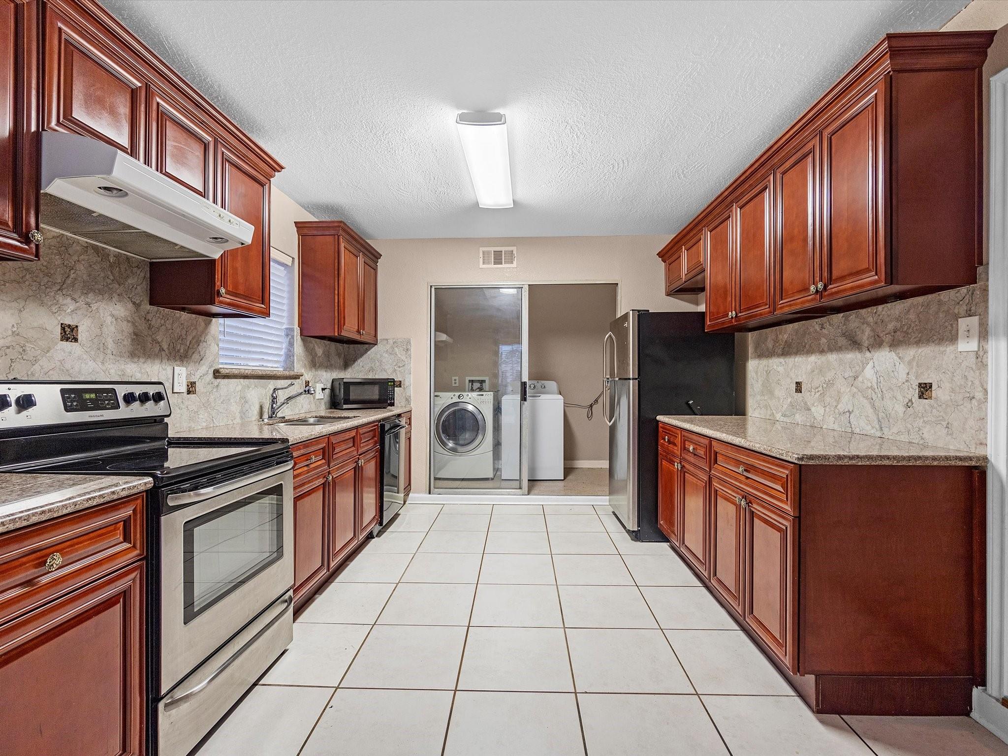 3823 Suttonford Drive Property Photo 5