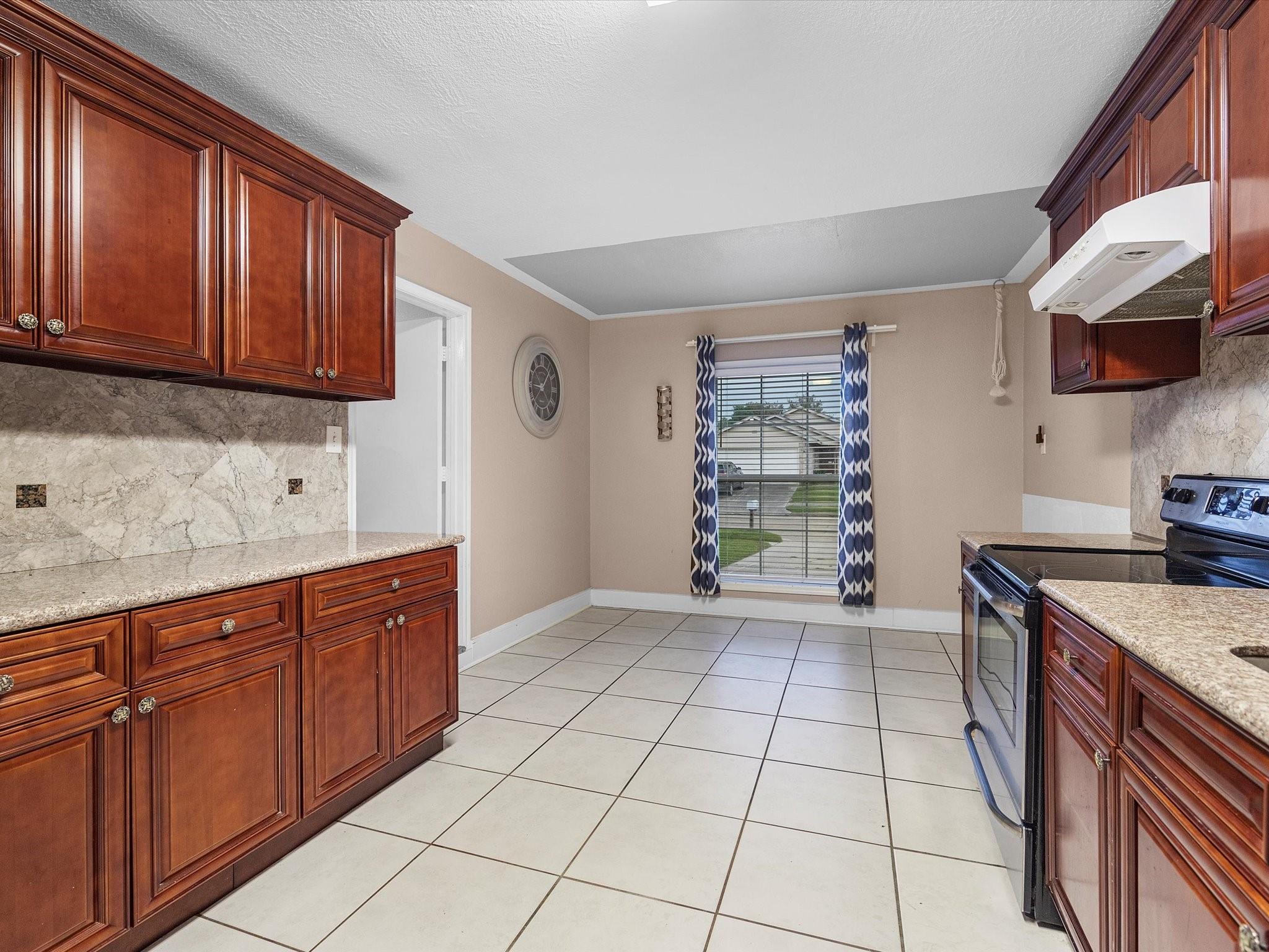3823 Suttonford Drive Property Photo 6