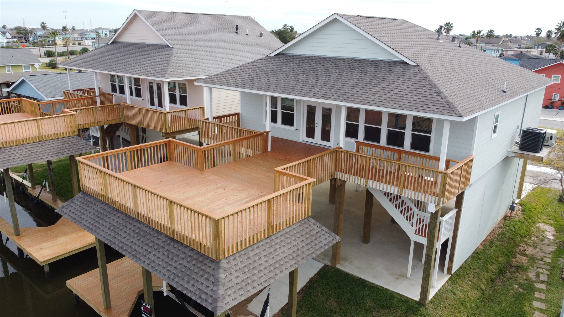 18 Edgewater Property Photo