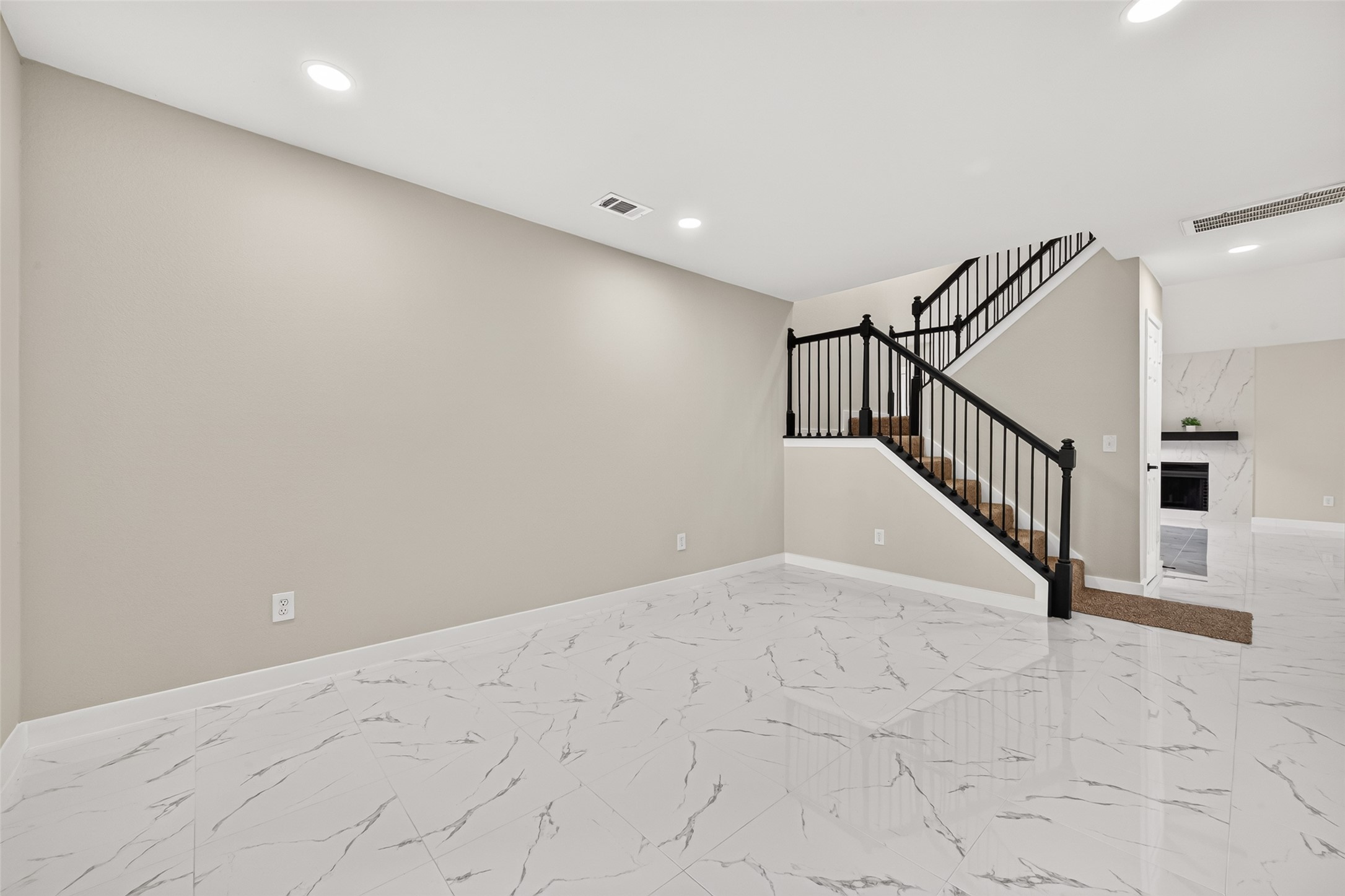 2739 Lakefield Way Property Photo 6