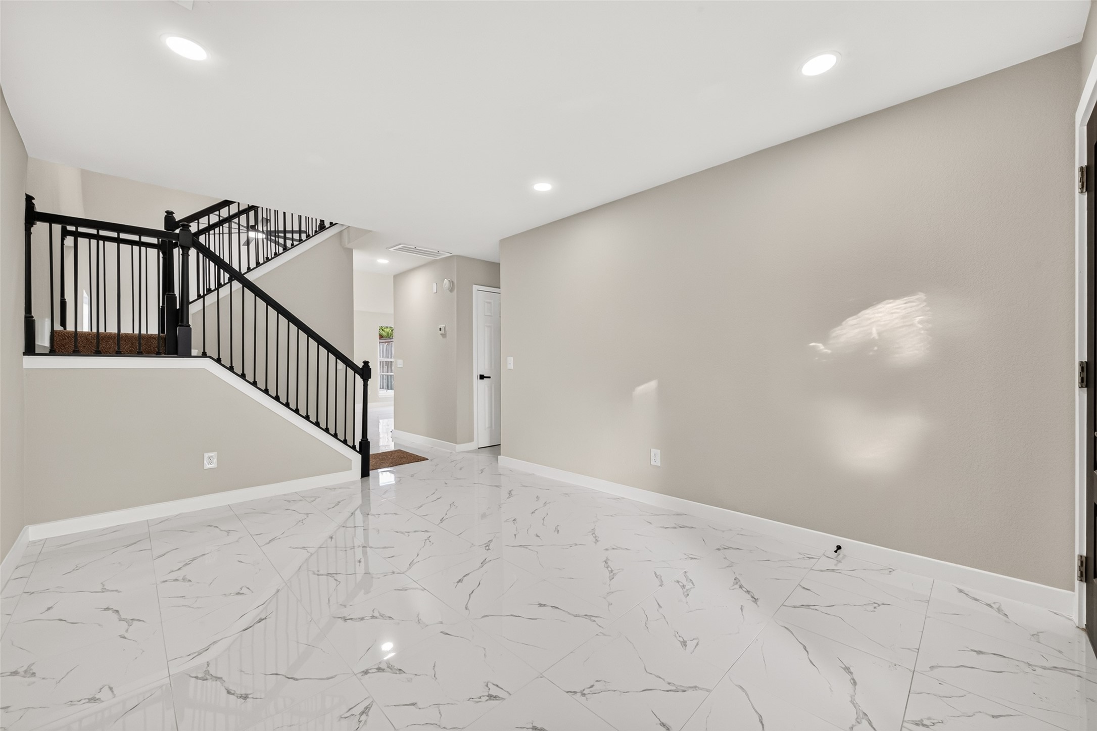 2739 Lakefield Way Property Photo 7