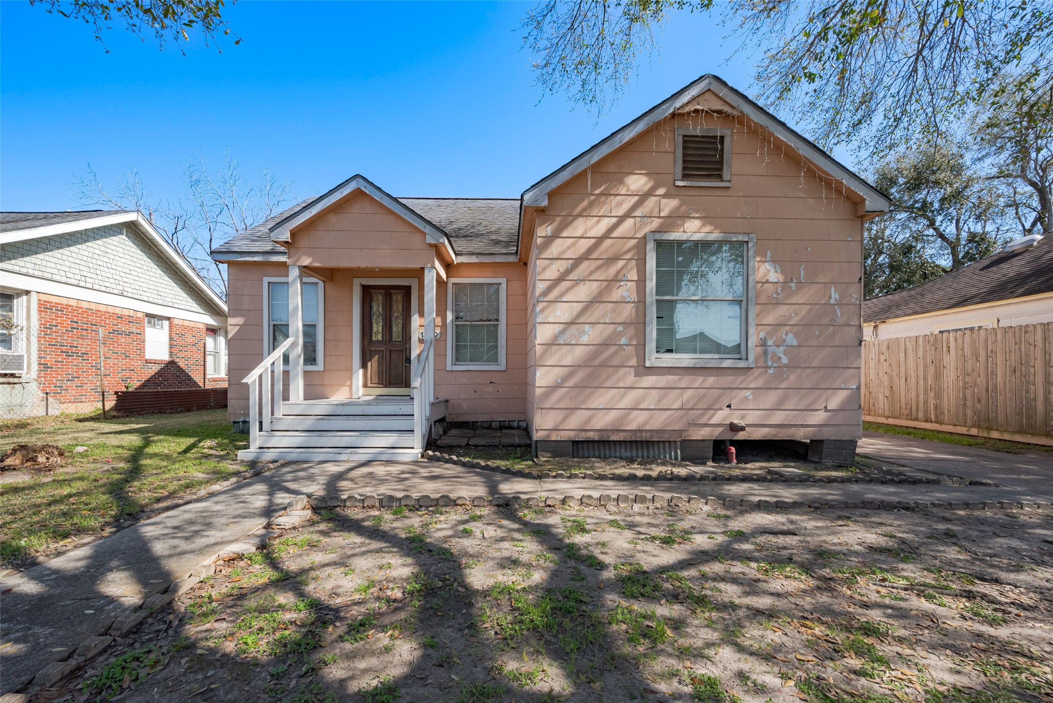 7429 Rusk Street Property Photo