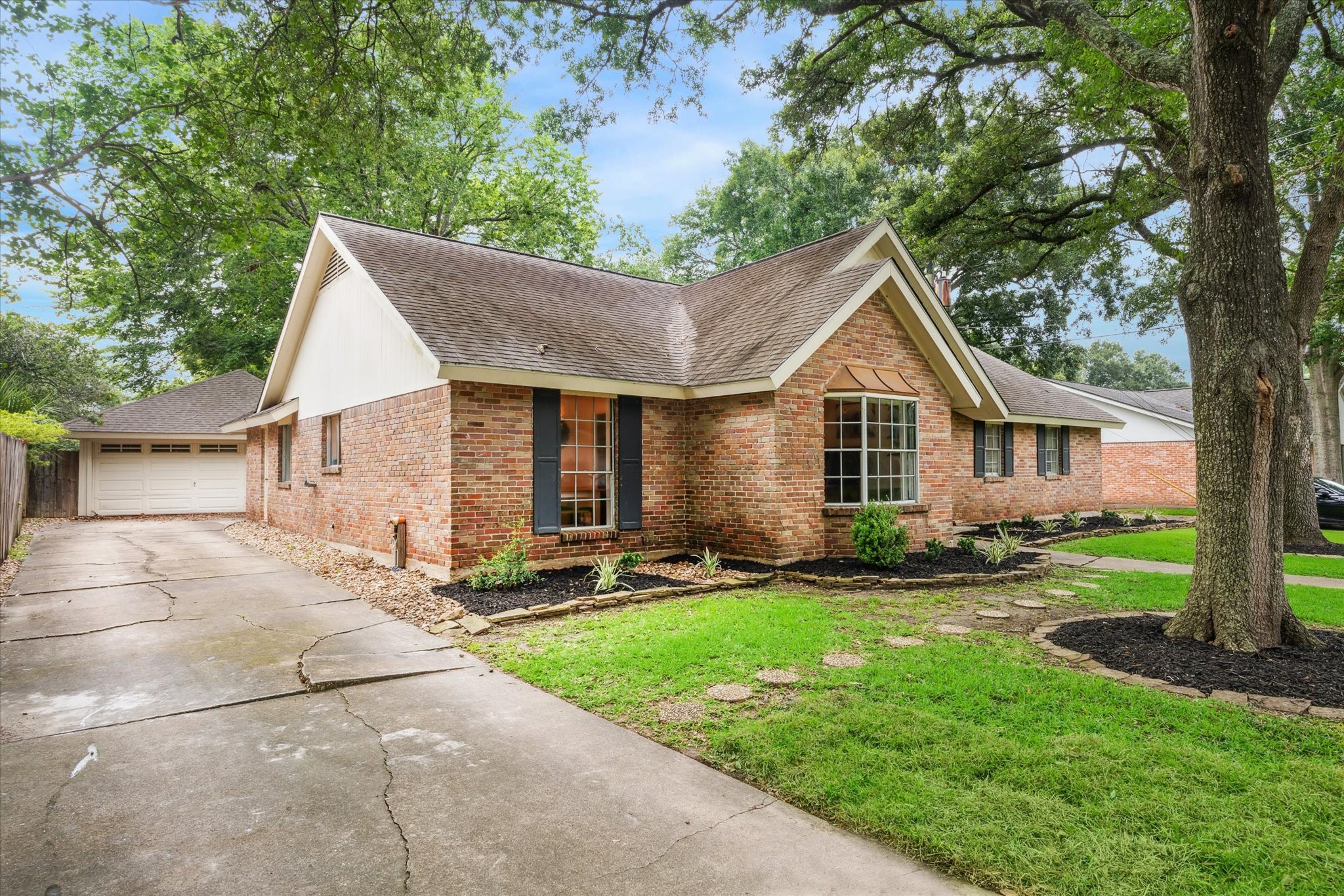 18407 Point Lookout Drive Property Photo 3