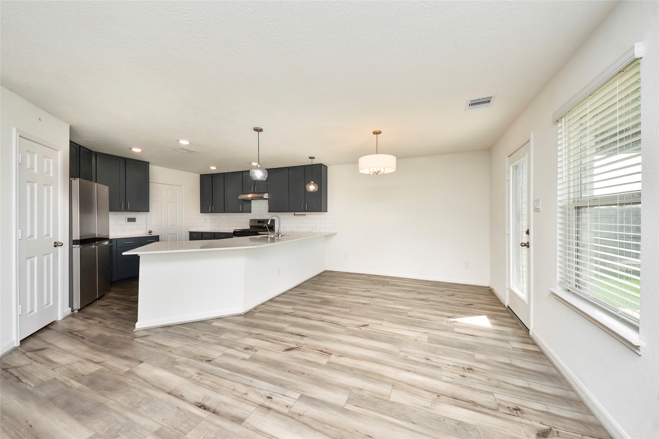 2916 Shimmer Edge Drive Property Photo 14