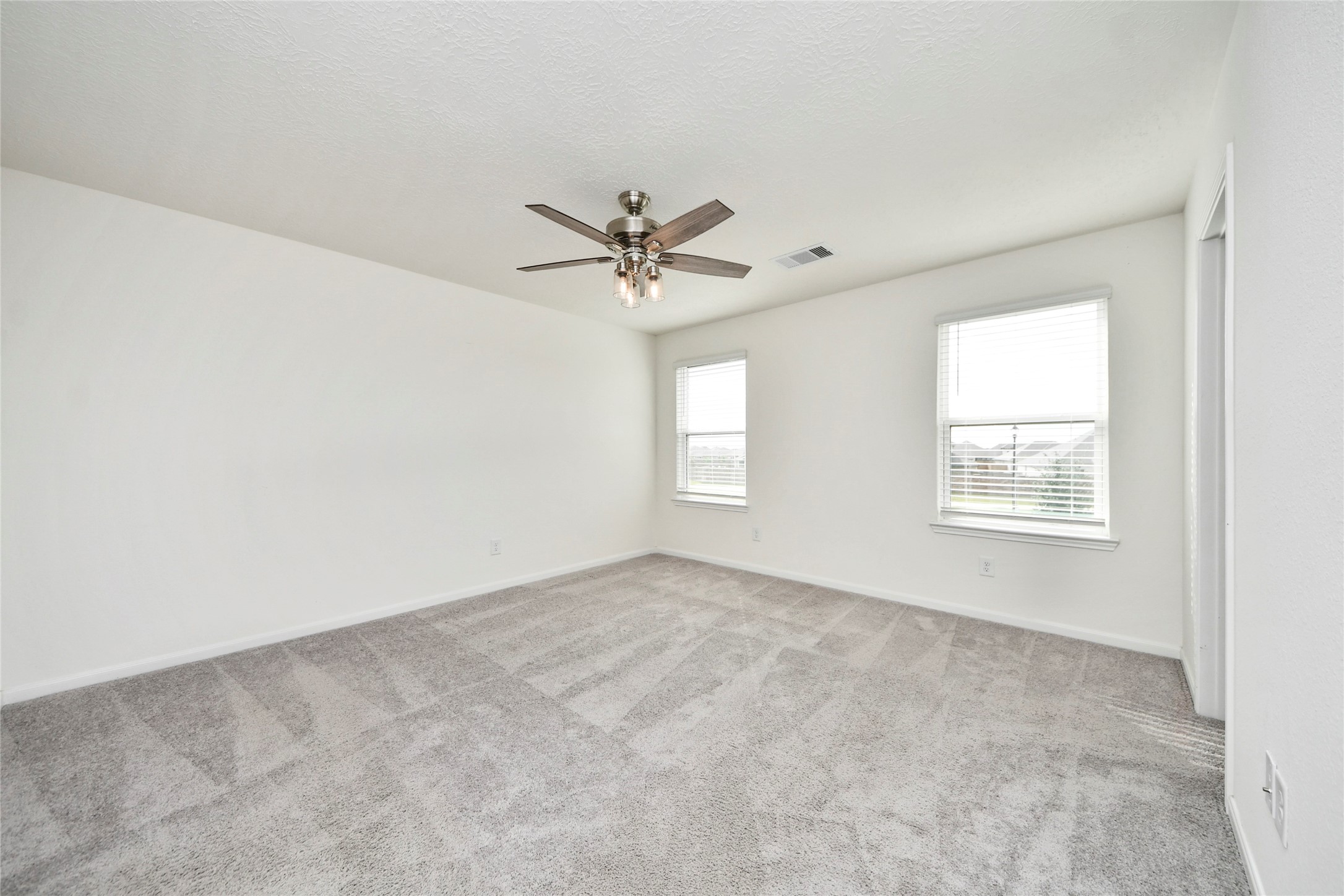 2916 Shimmer Edge Drive Property Photo 20