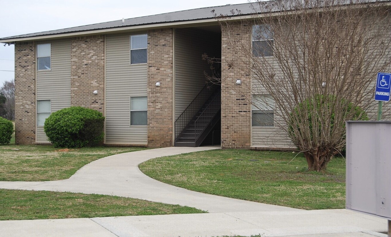 25600 Smithfield Rd Property Photo 1