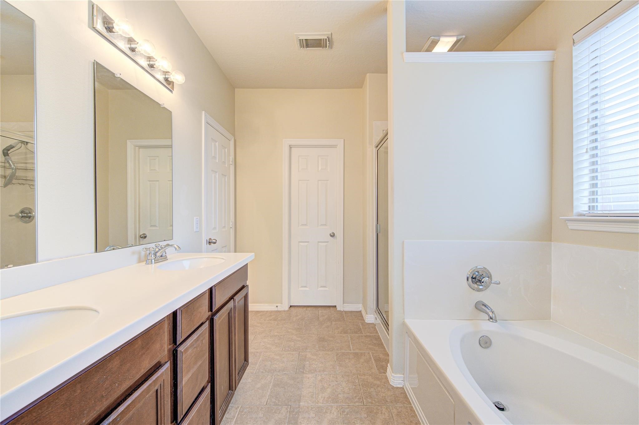 5007 Jade Cove Court Property Photo 25