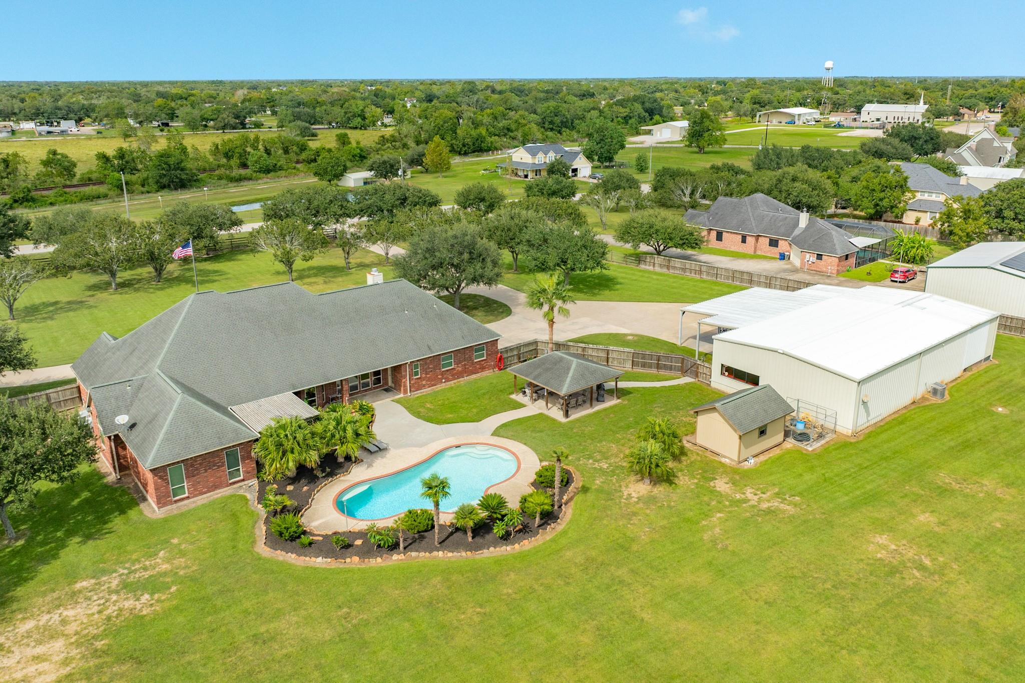 16337 County Road 171, Danbury Tx 77534 Property Photo 3