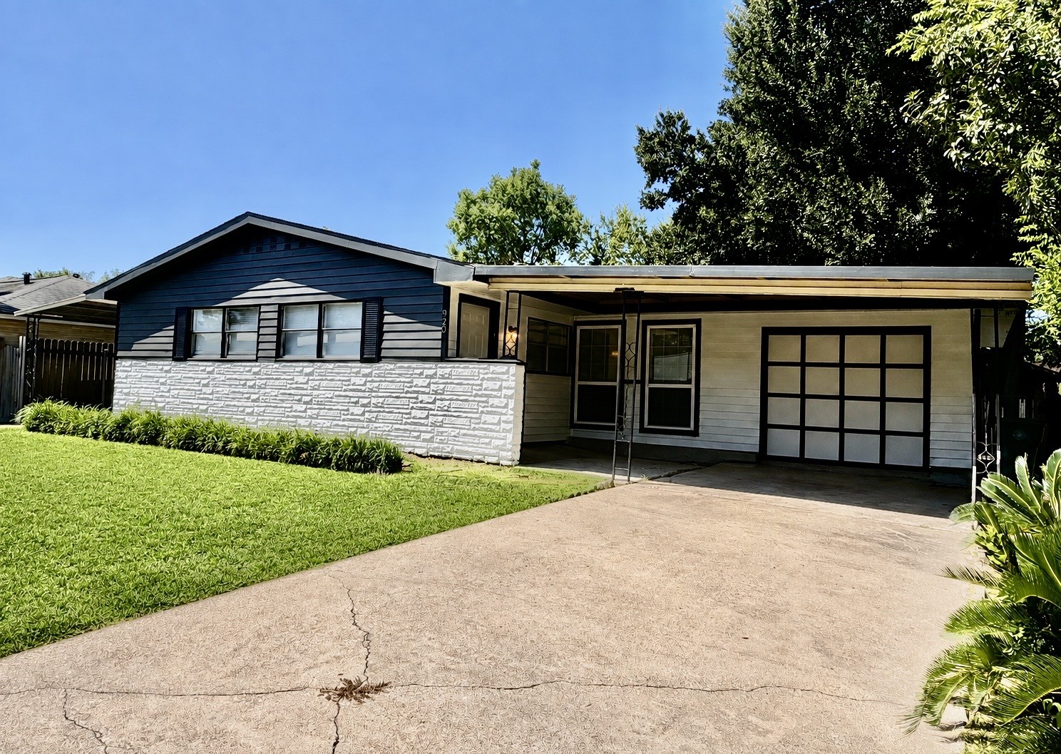 920 Vivian Ave Property Photo 1
