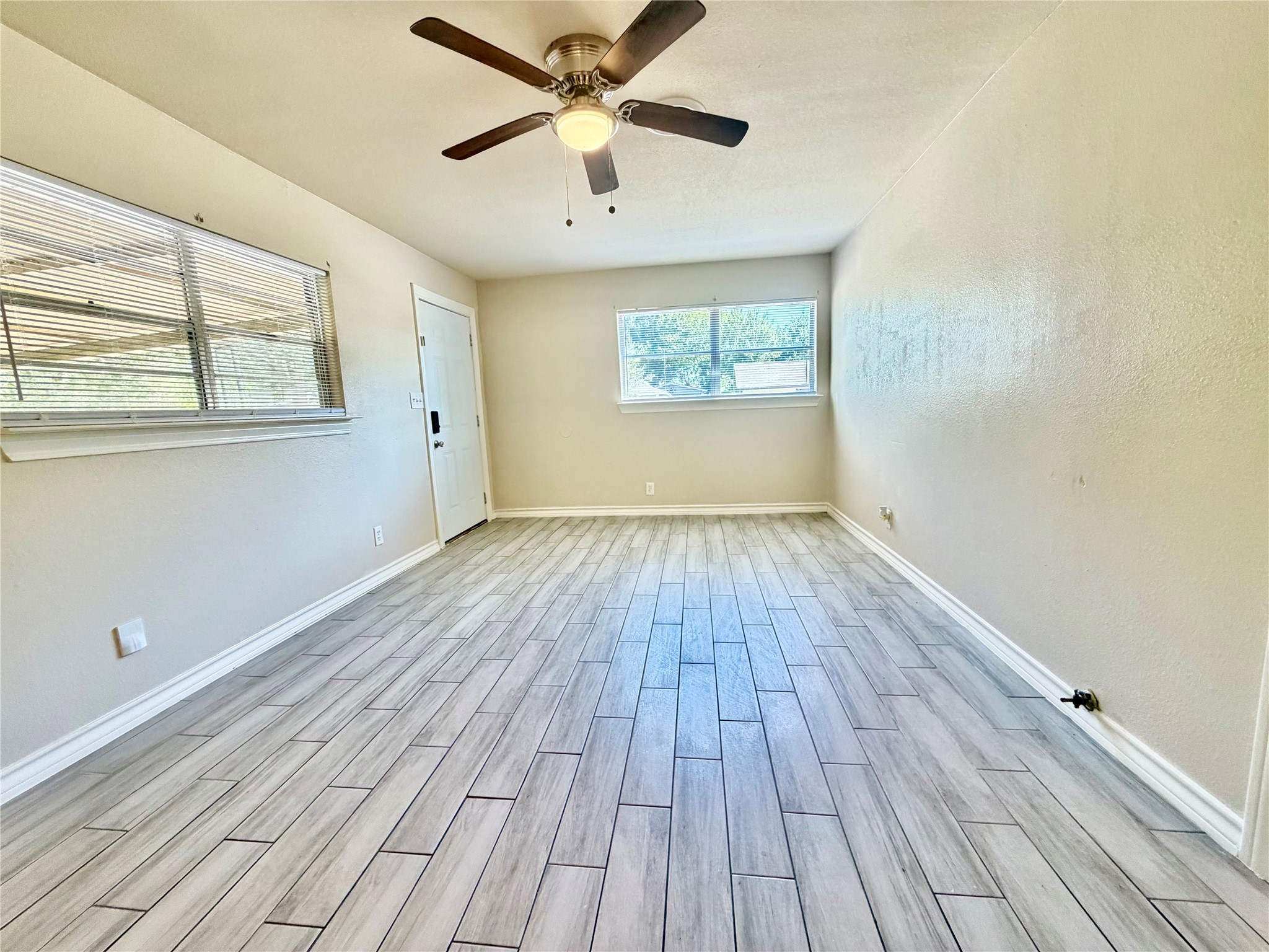 920 Vivian Ave Property Photo 10
