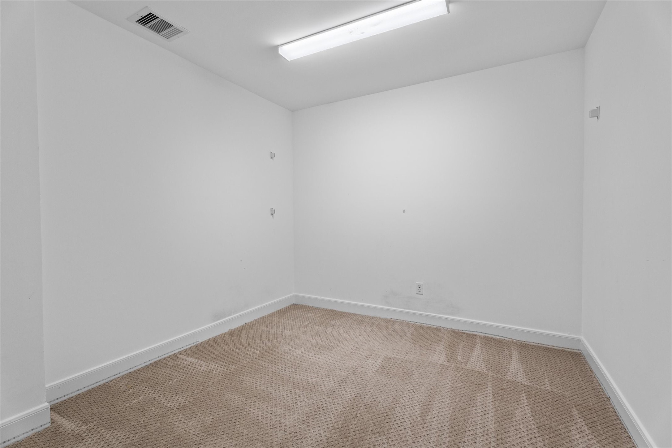 16002 Stewarts Grove Drive Property Photo 32