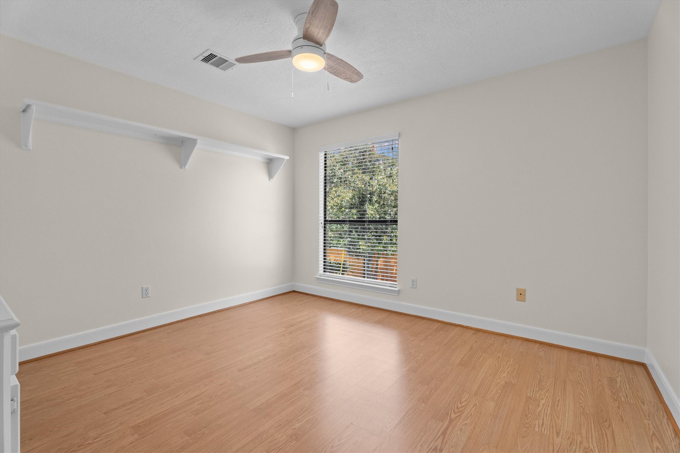 16002 Stewarts Grove Drive Property Photo 38