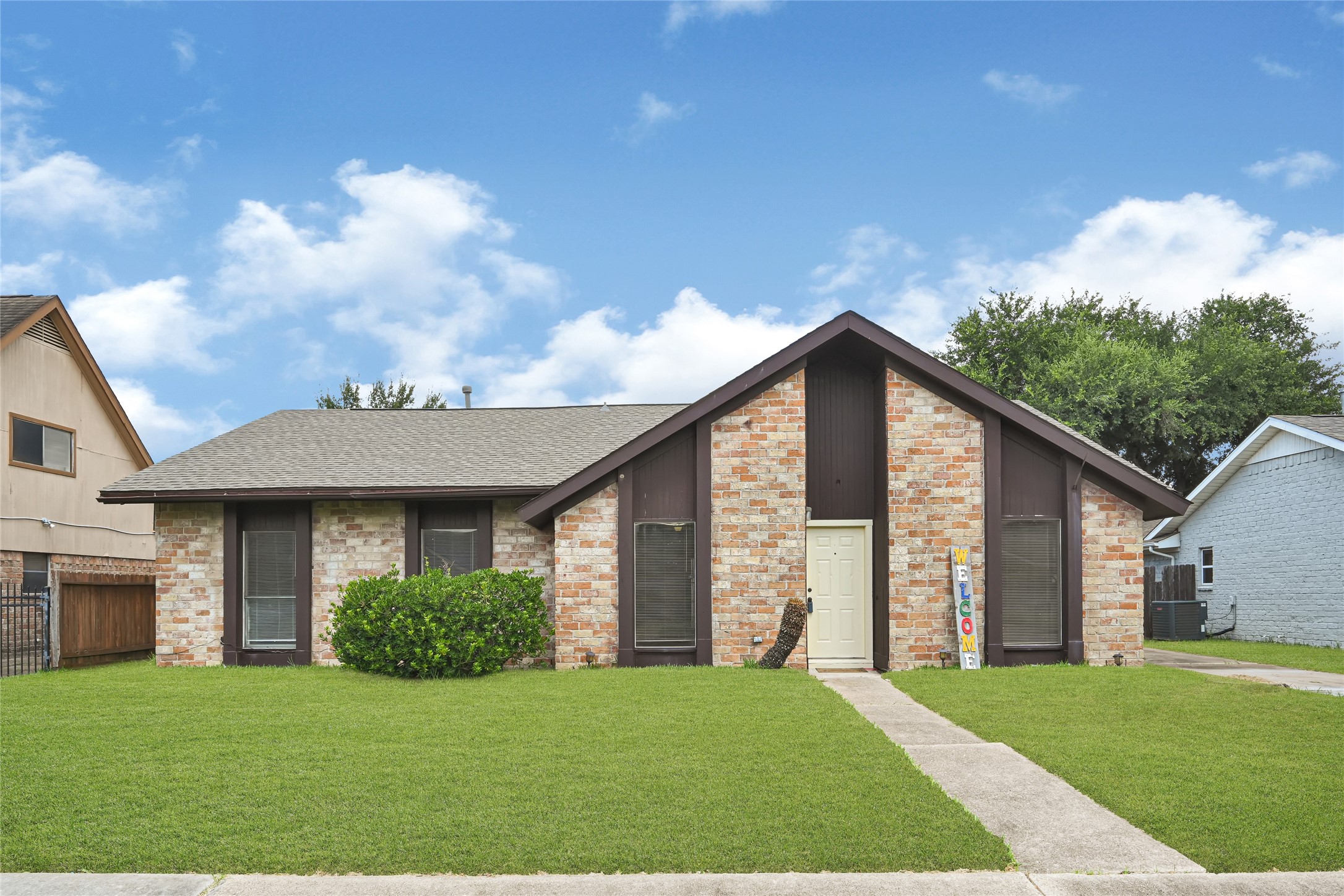 10127 Sagegate Drive Property Photo 2