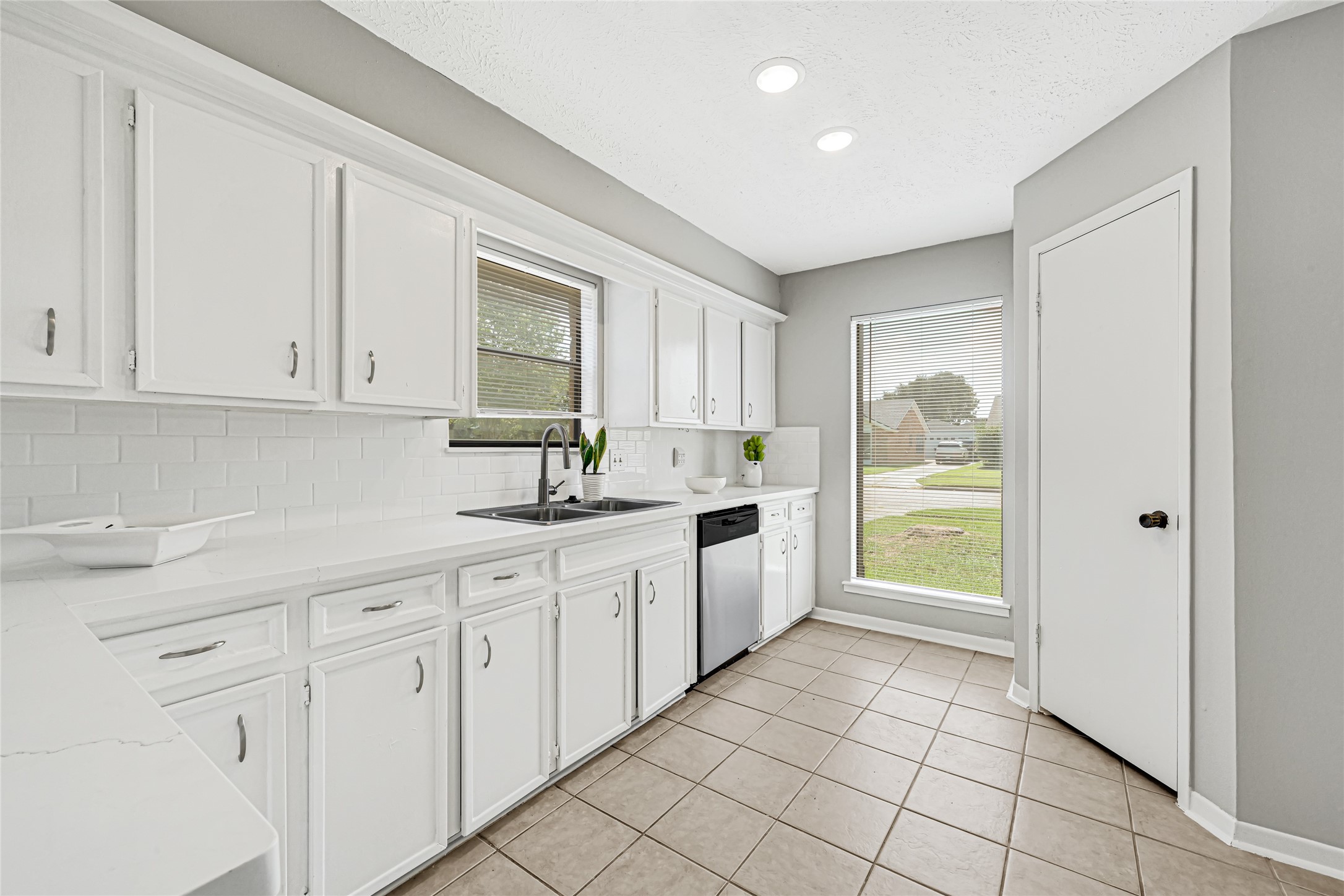 10127 Sagegate Drive Property Photo 8