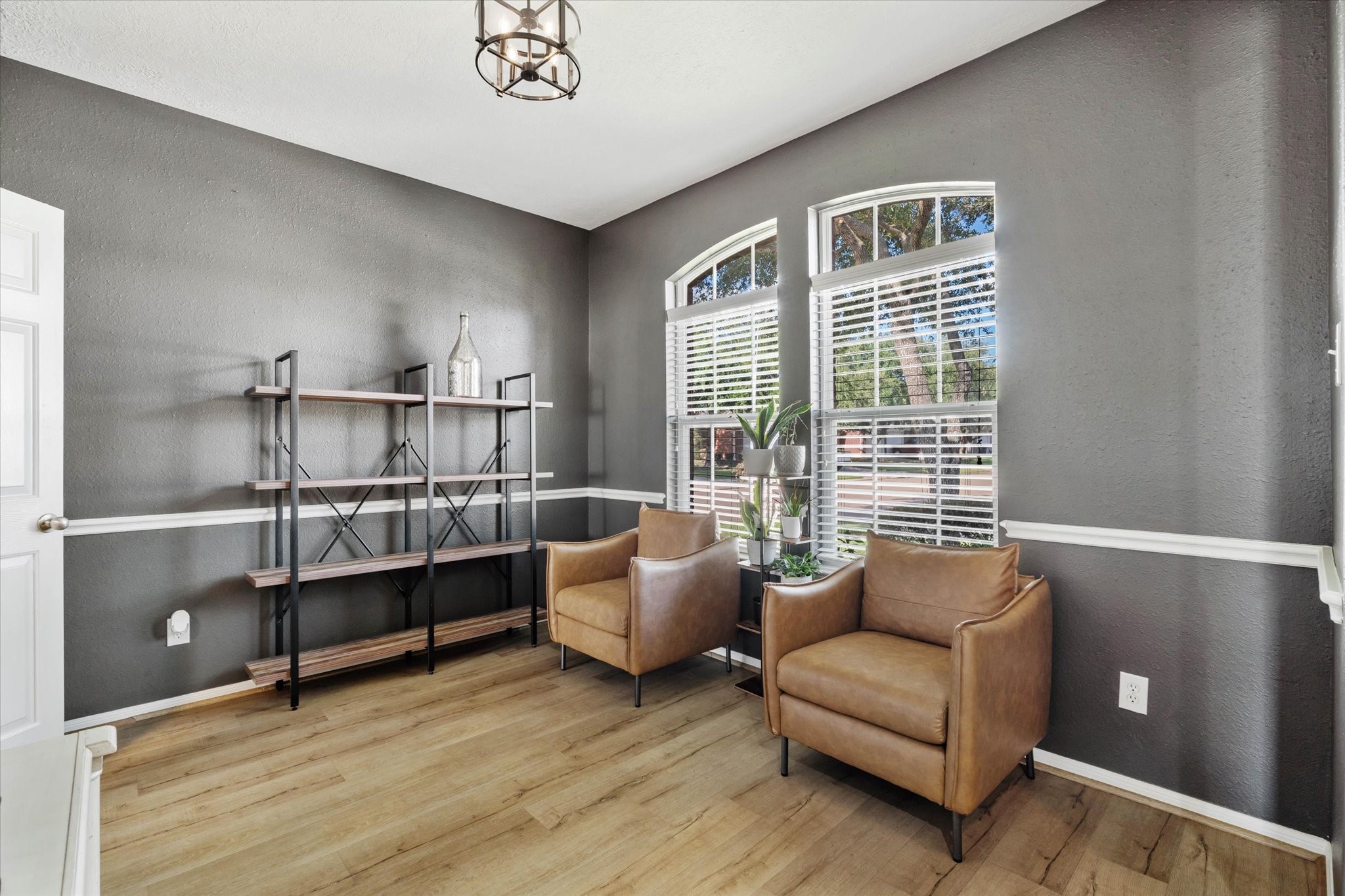 2102 Crestwind Court Property Photo 4