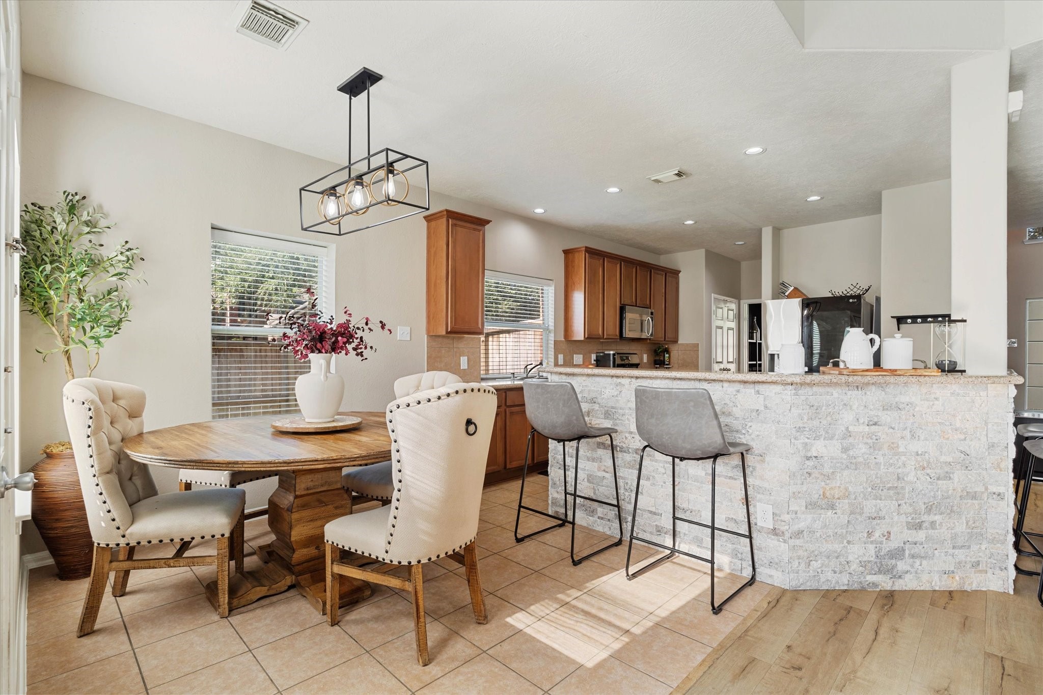 2102 Crestwind Court Property Photo 7