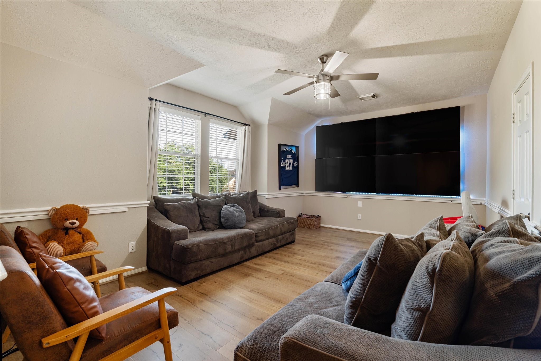 2102 Crestwind Court Property Photo 17