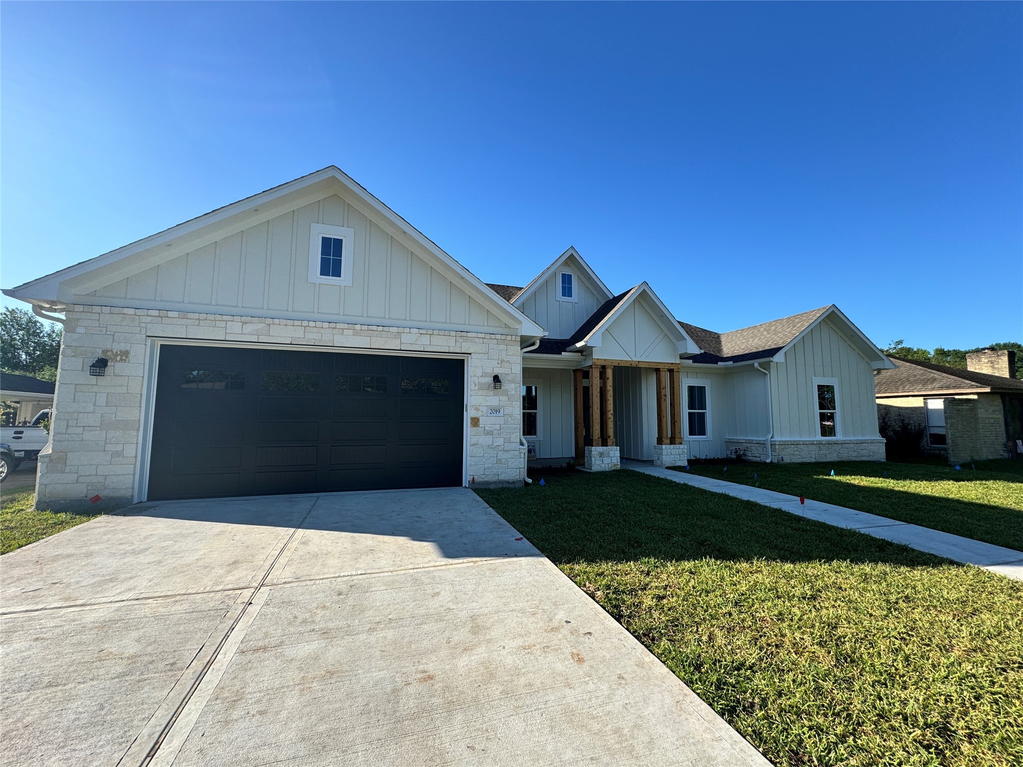 2019 Point Clear Court Property Photo 2
