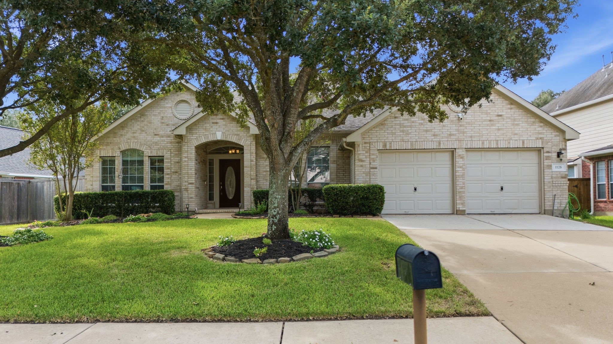 1126 Chelshurst Way Property Photo 4