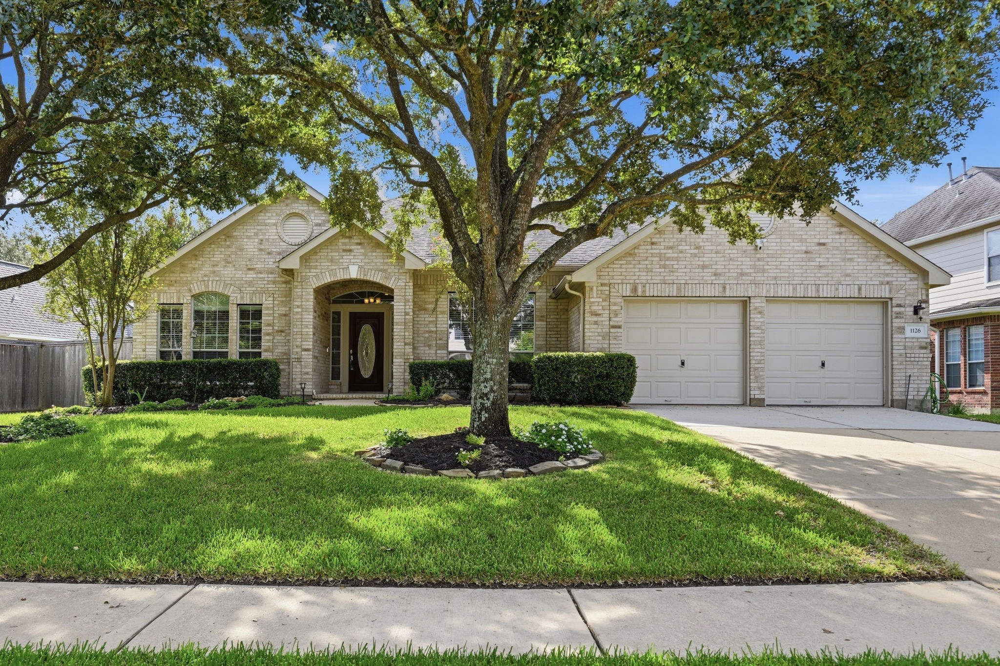 1126 Chelshurst Way Property Photo 6