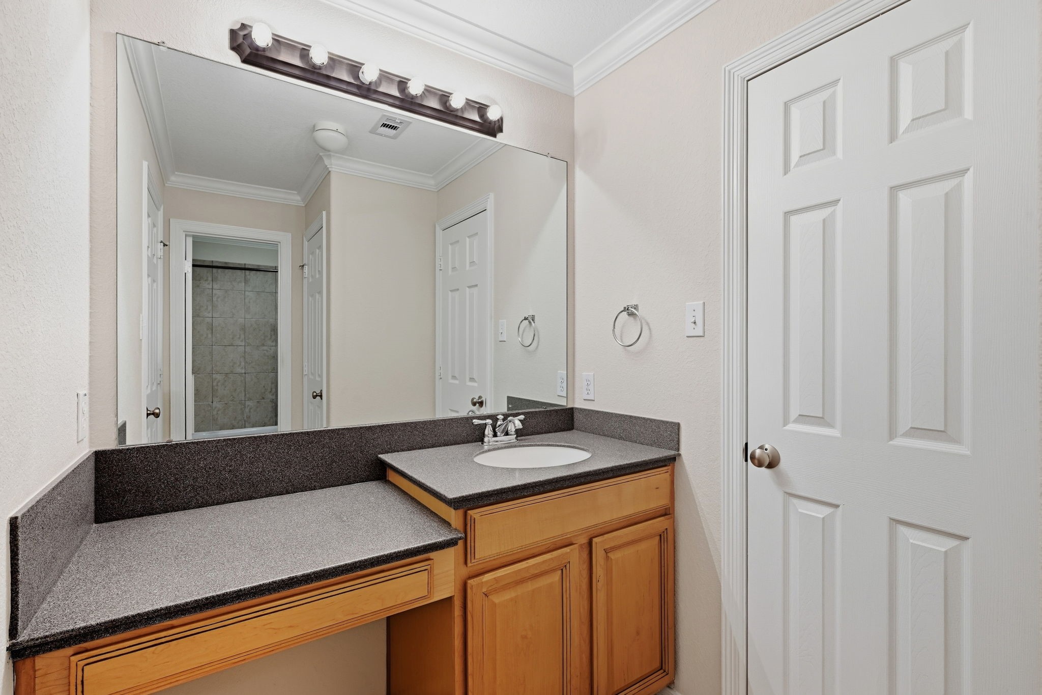 1126 Chelshurst Way Property Photo 25
