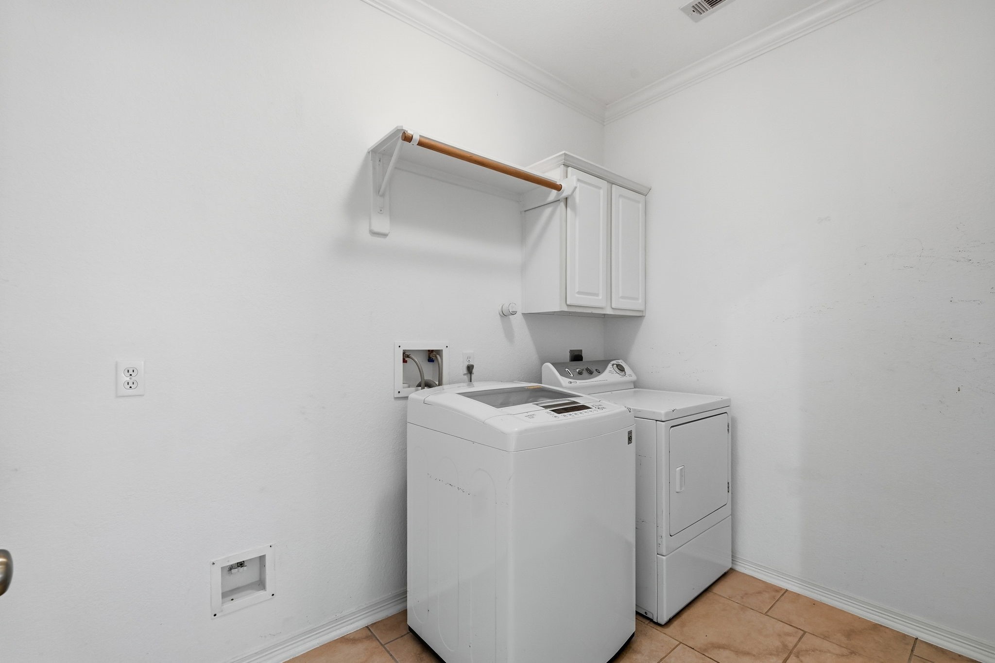 1126 Chelshurst Way Property Photo 27