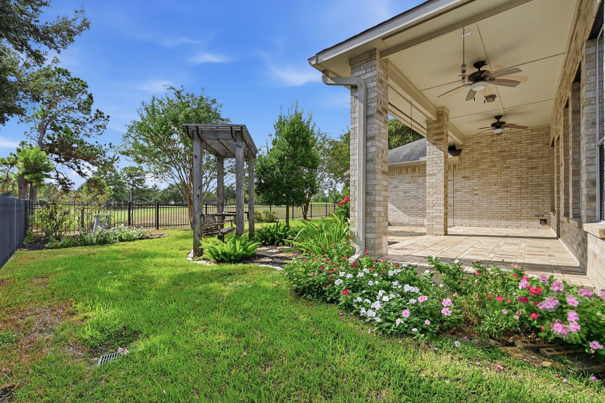 1126 Chelshurst Way Property Photo 32