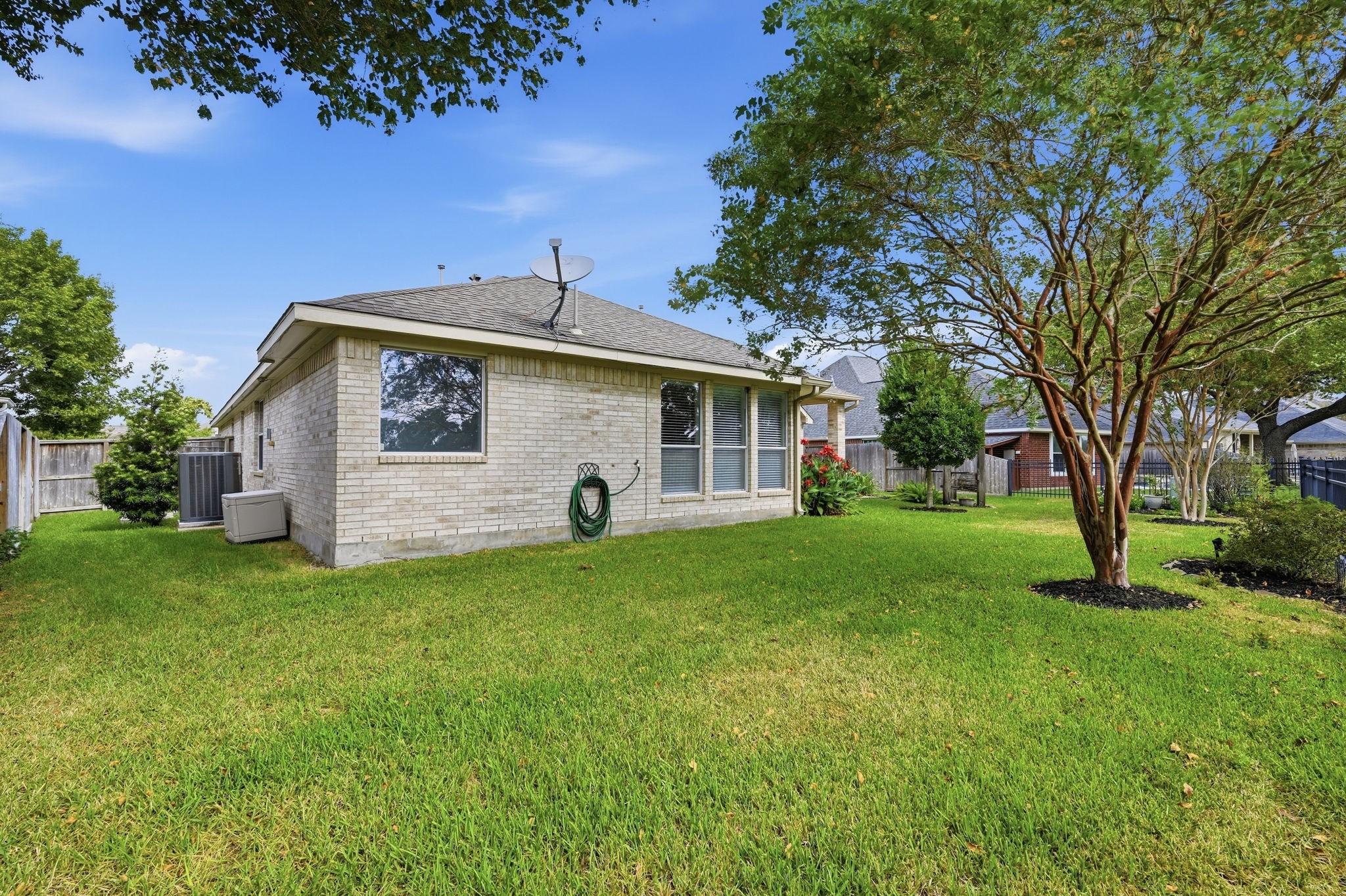 1126 Chelshurst Way Property Photo 35