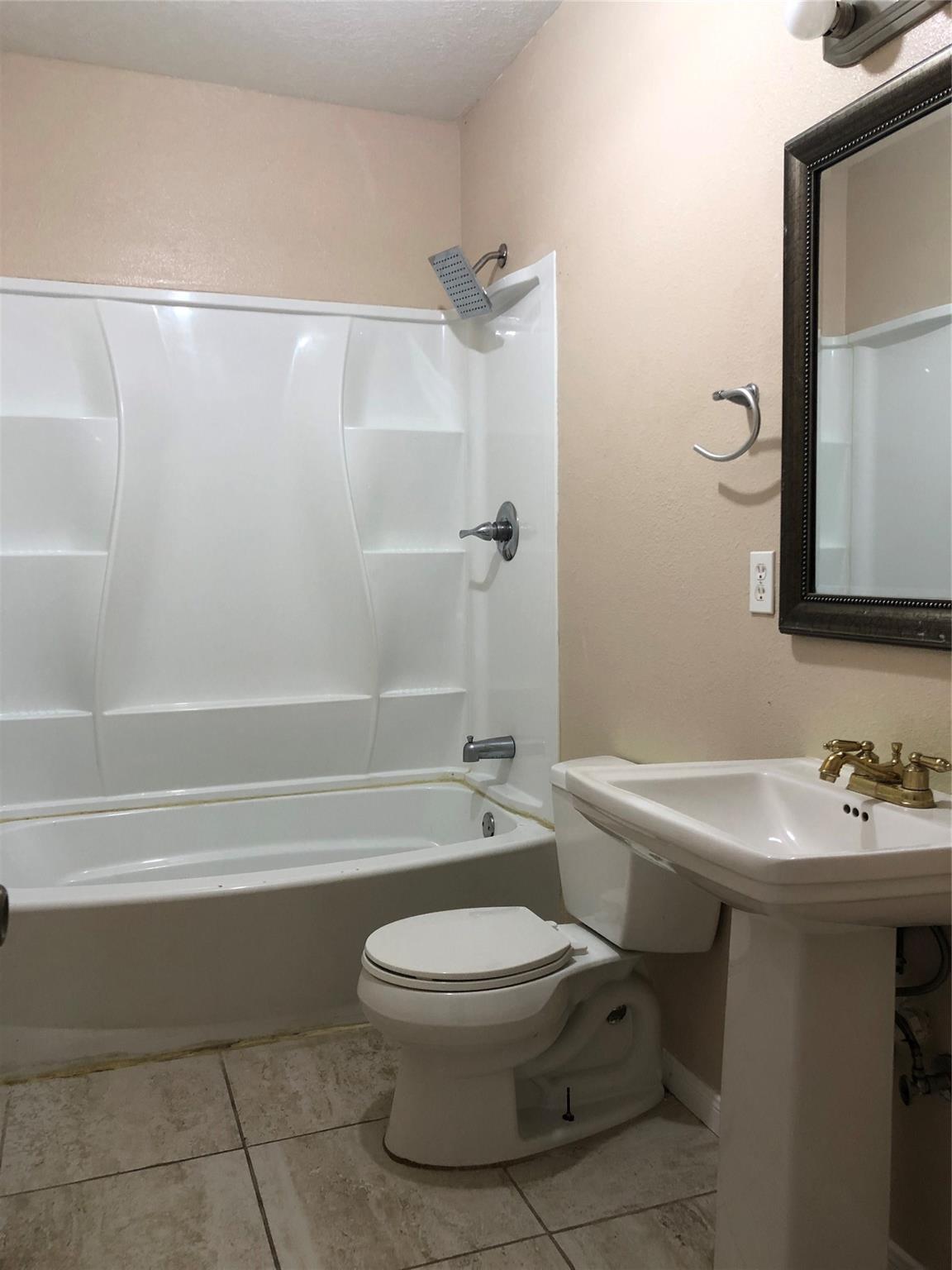 703 N Avenue B Property Photo 5
