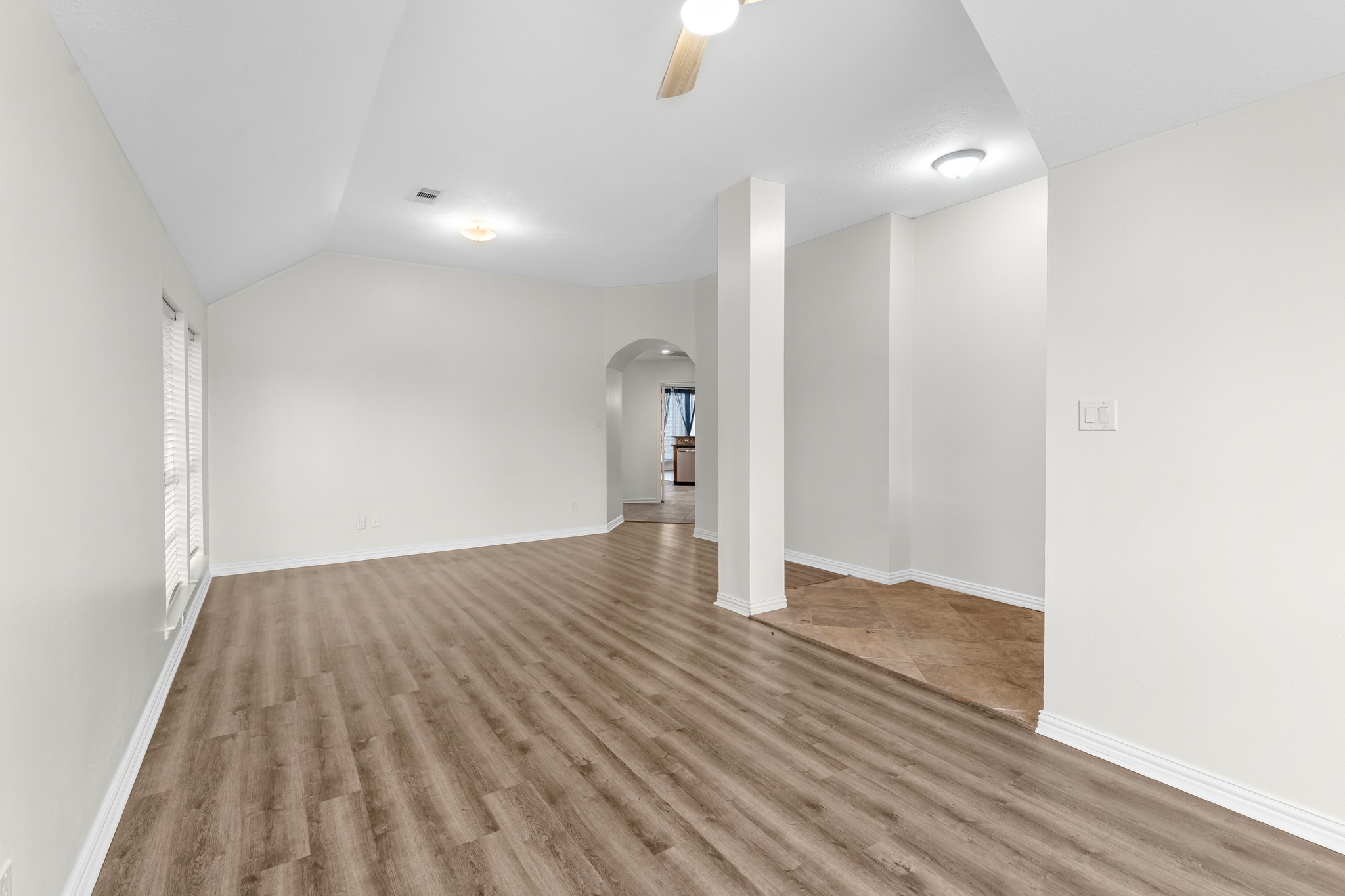 213 Hollander Property Photo 5