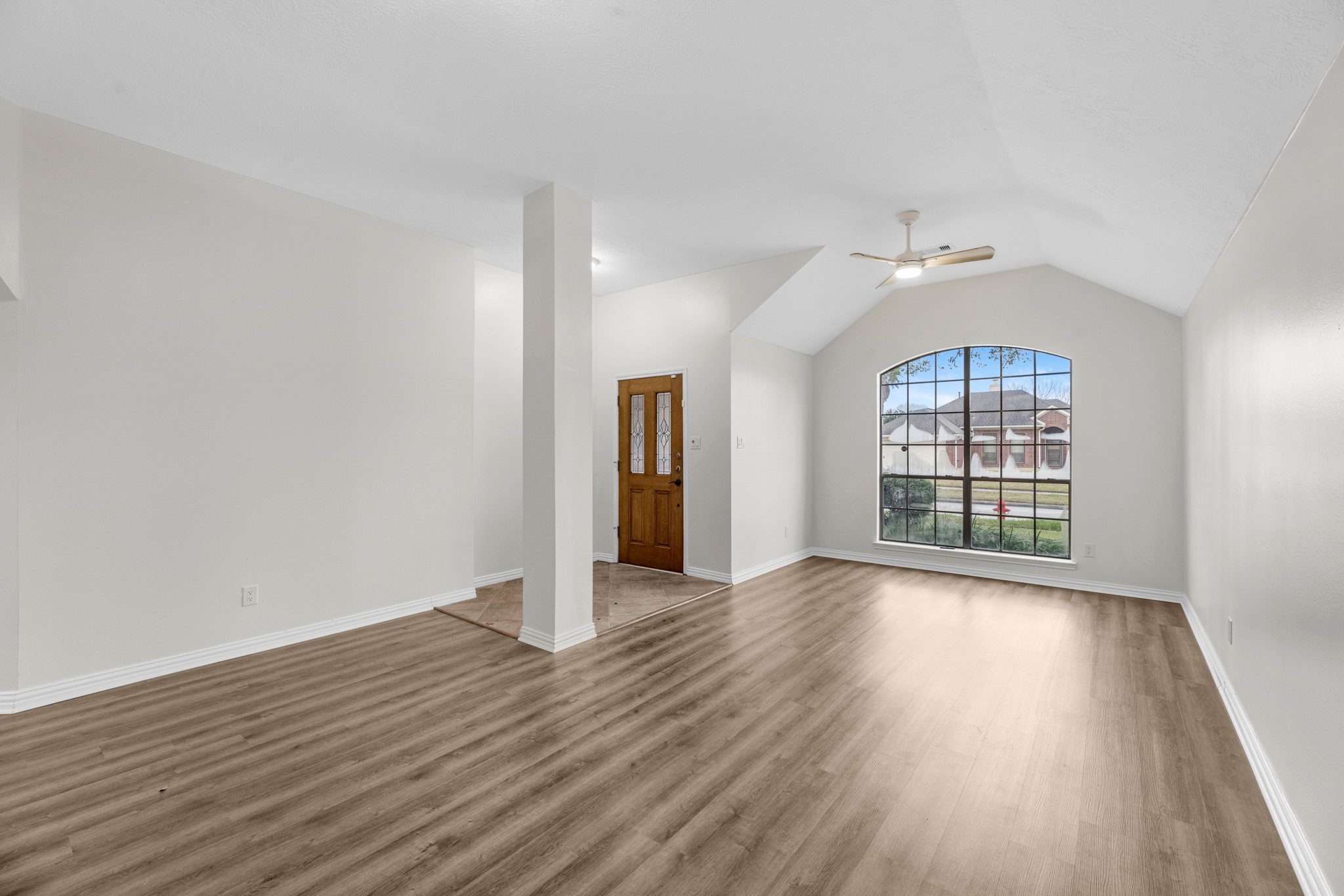213 Hollander Property Photo 6