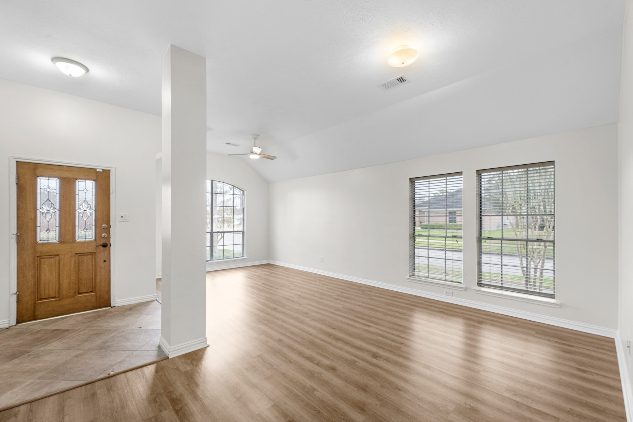 213 Hollander Property Photo 7