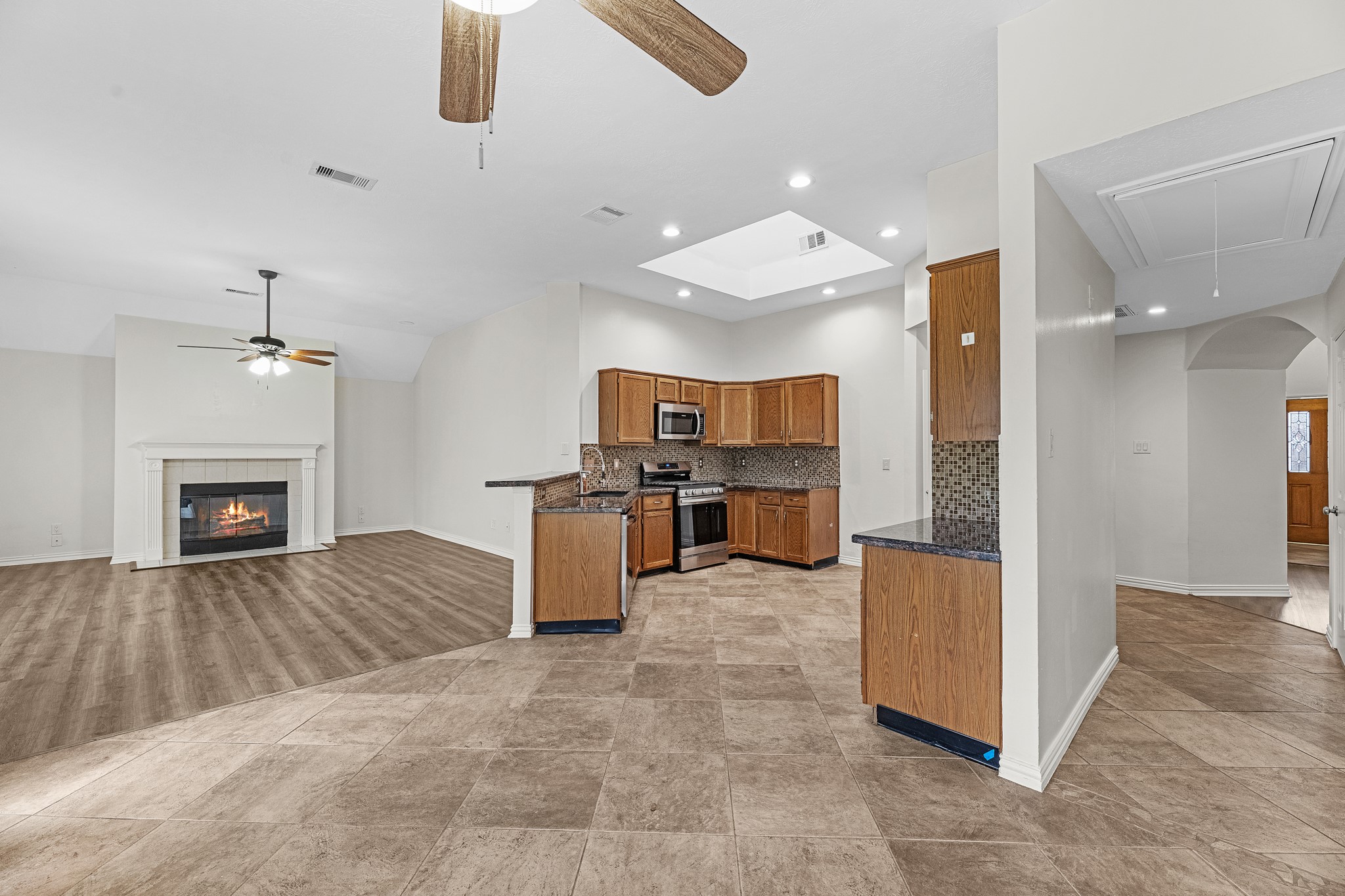 213 Hollander Property Photo 11