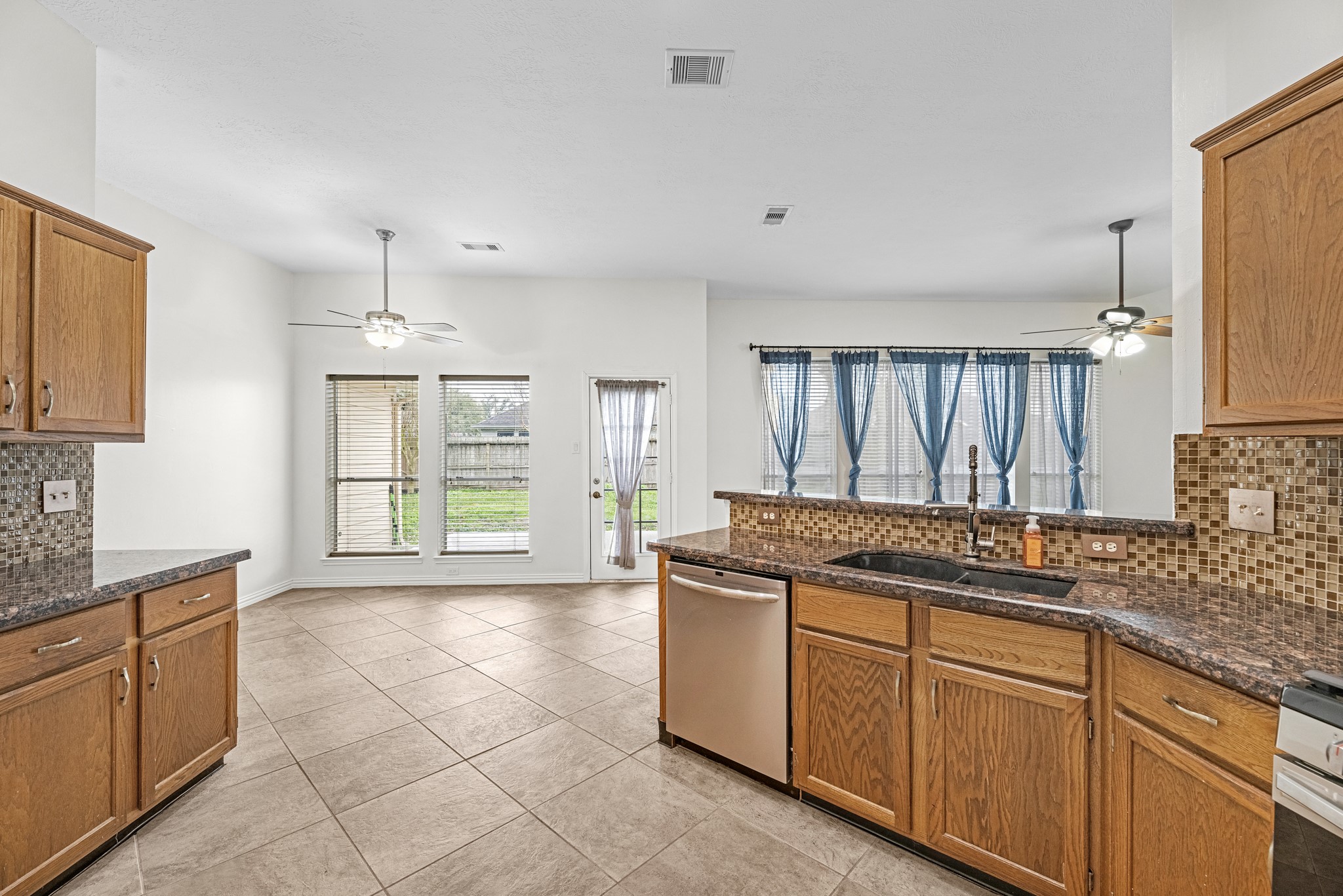 213 Hollander Property Photo 14
