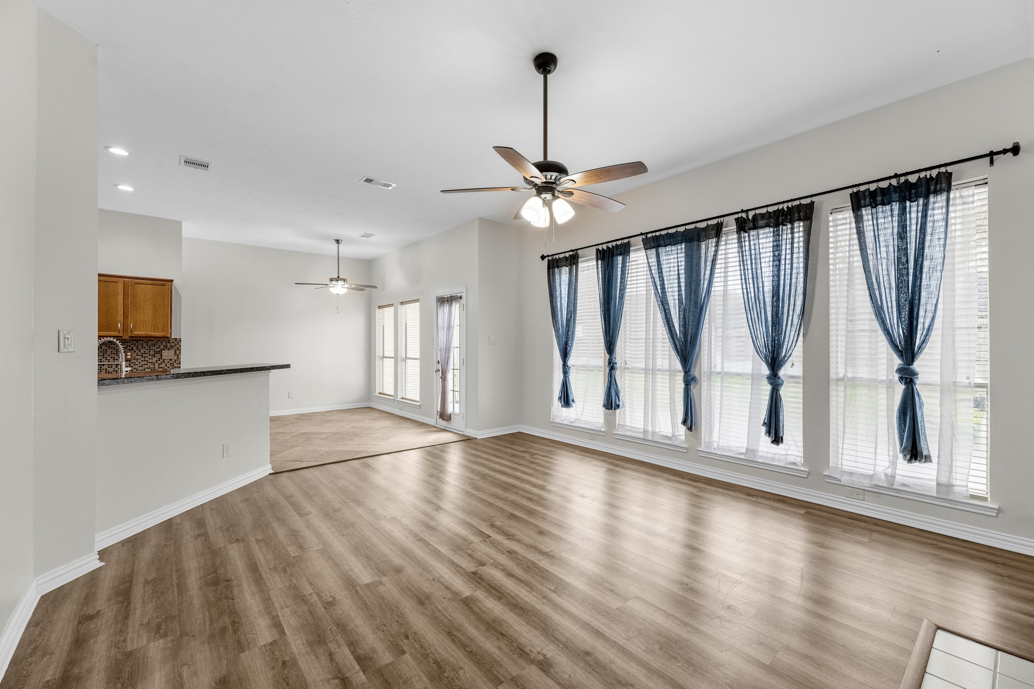 213 Hollander Property Photo 16