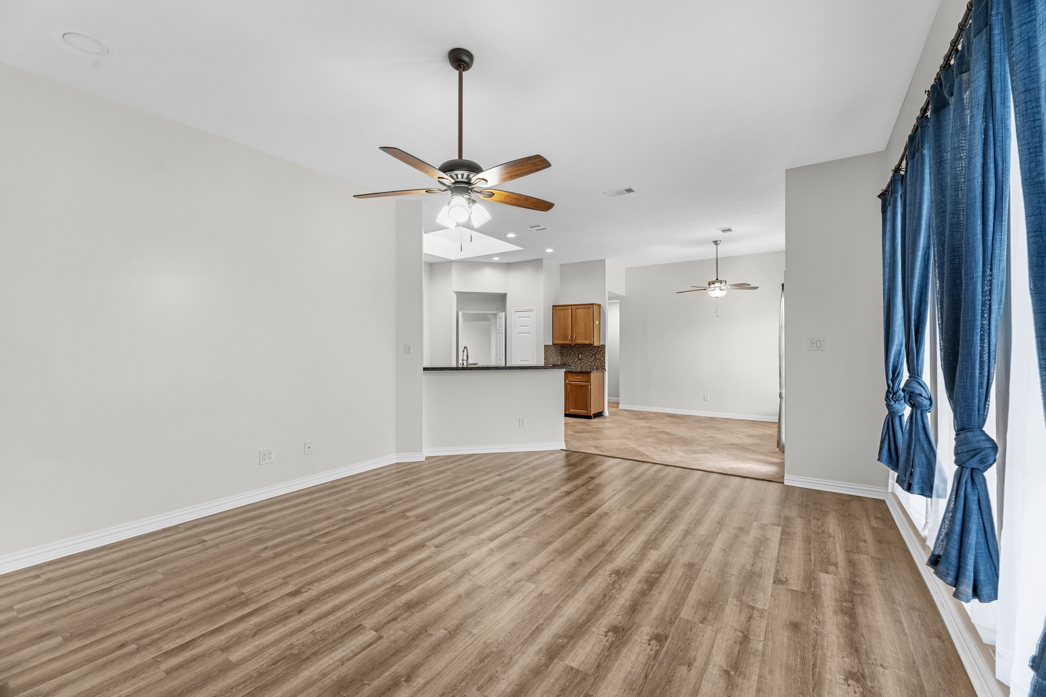 213 Hollander Property Photo 17