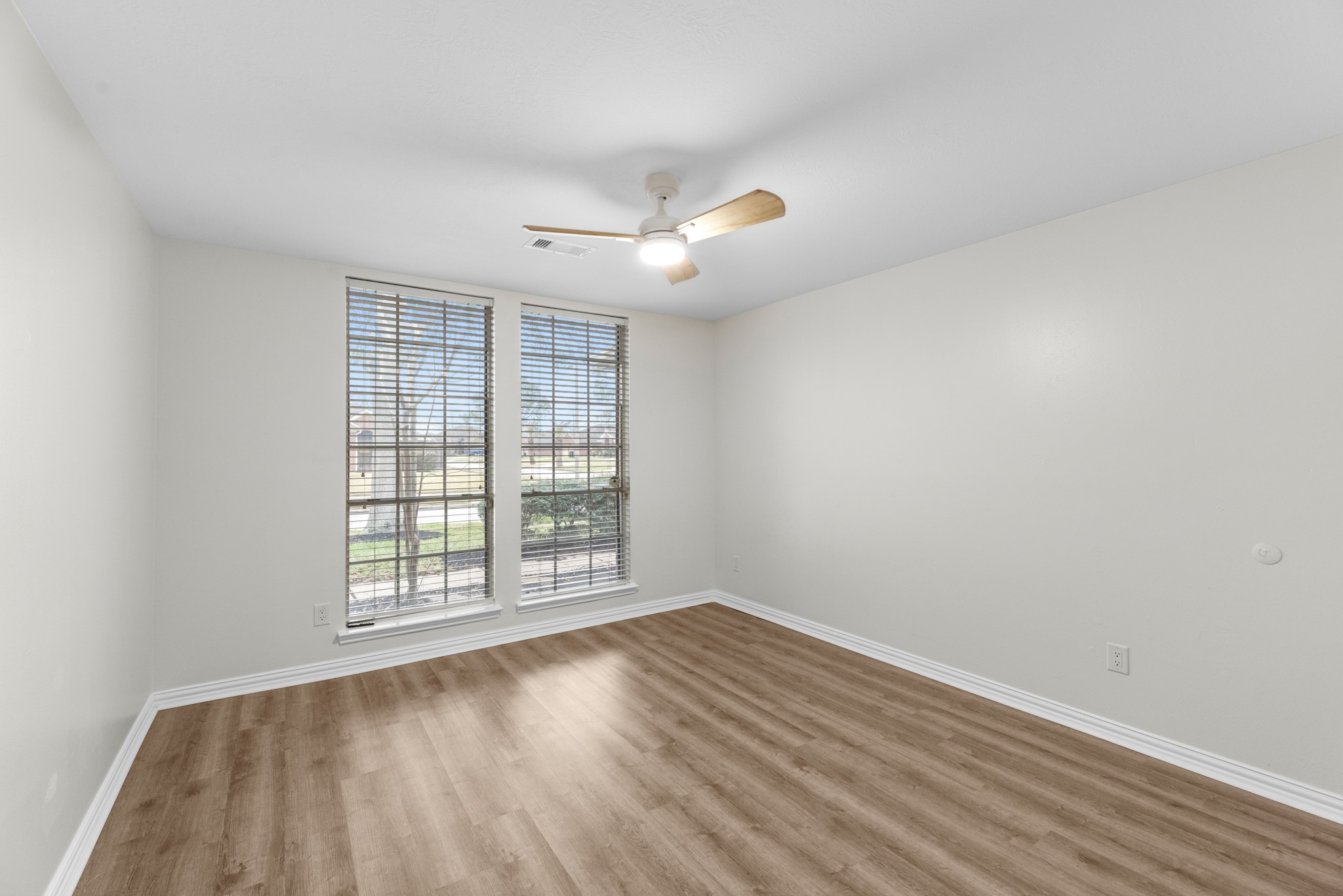 213 Hollander Property Photo 19