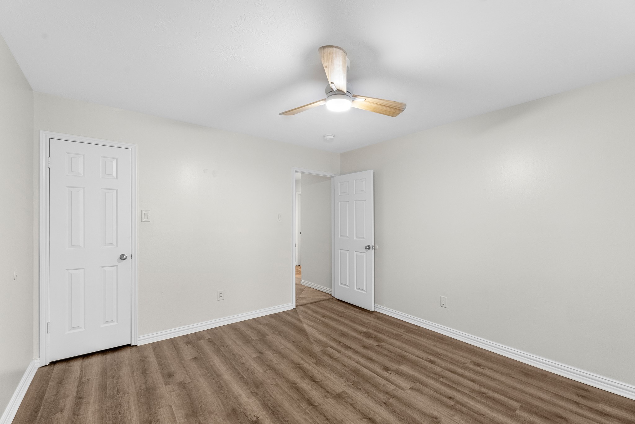 213 Hollander Property Photo 20