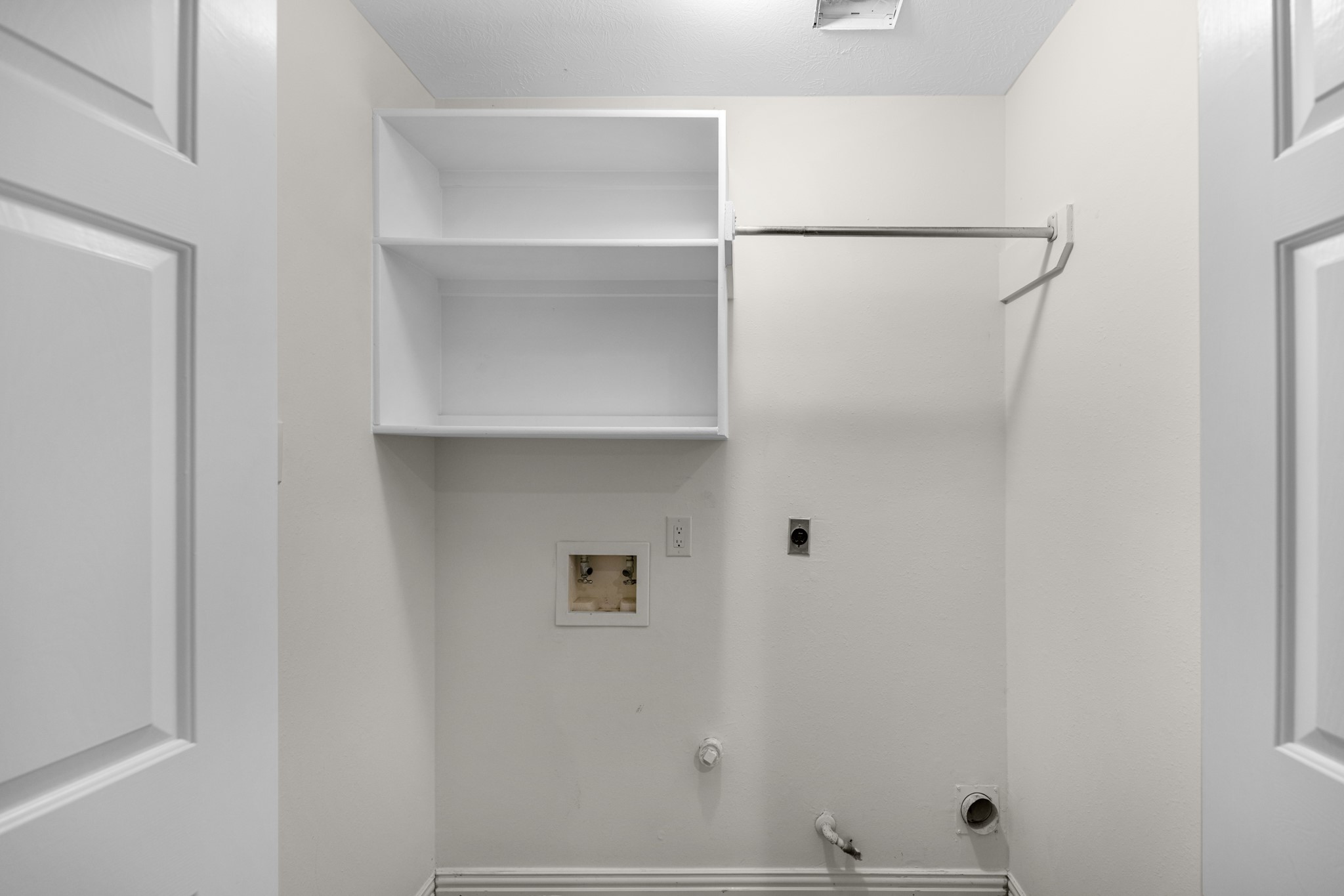 213 Hollander Property Photo 21