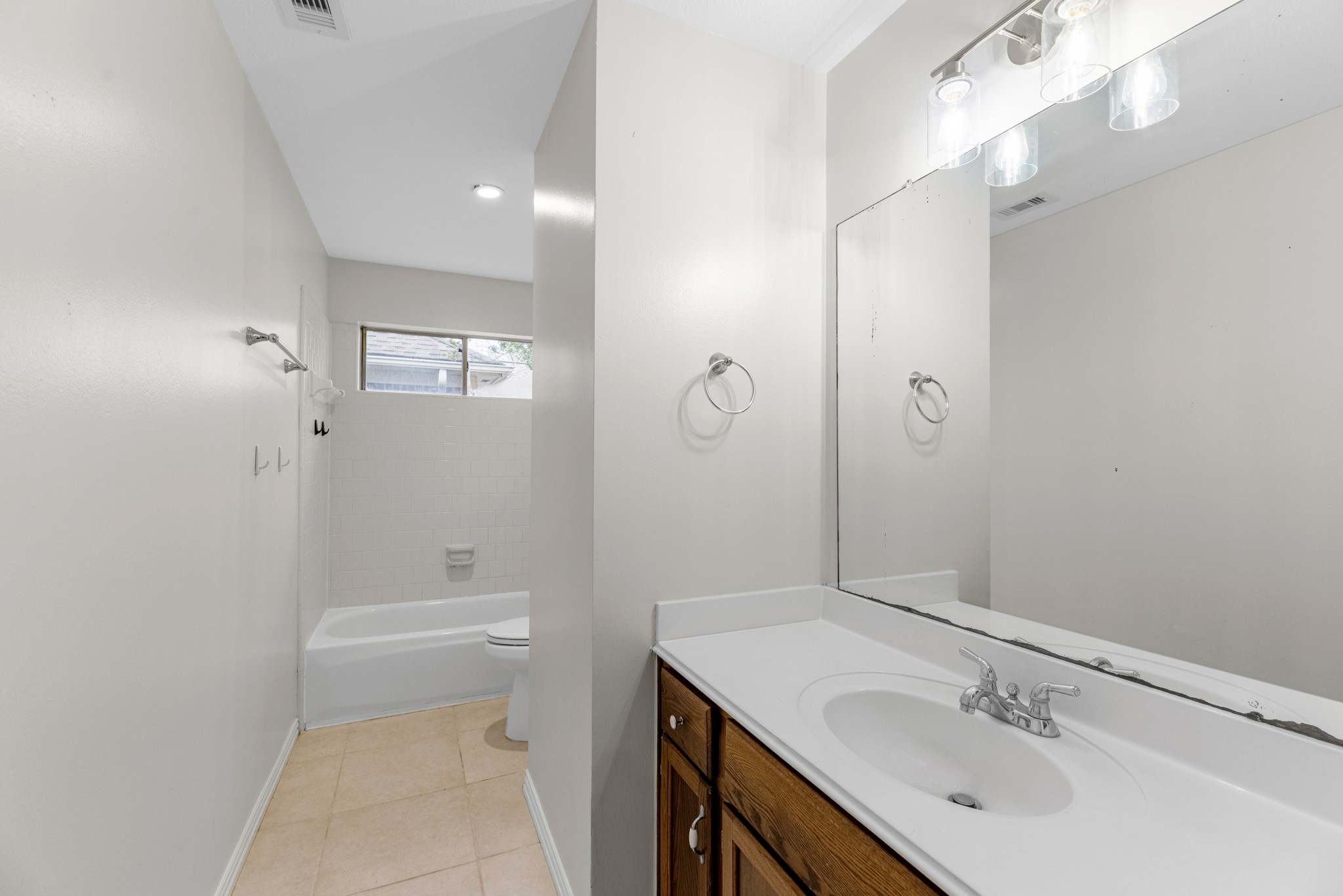 213 Hollander Property Photo 22
