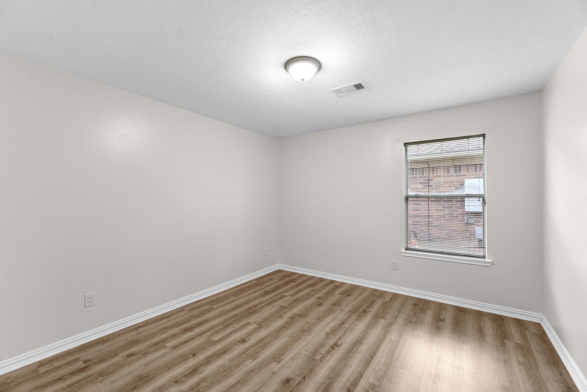 213 Hollander Property Photo 23