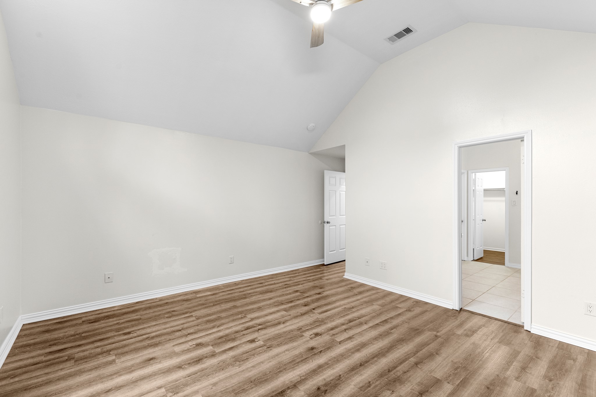 213 Hollander Property Photo 26