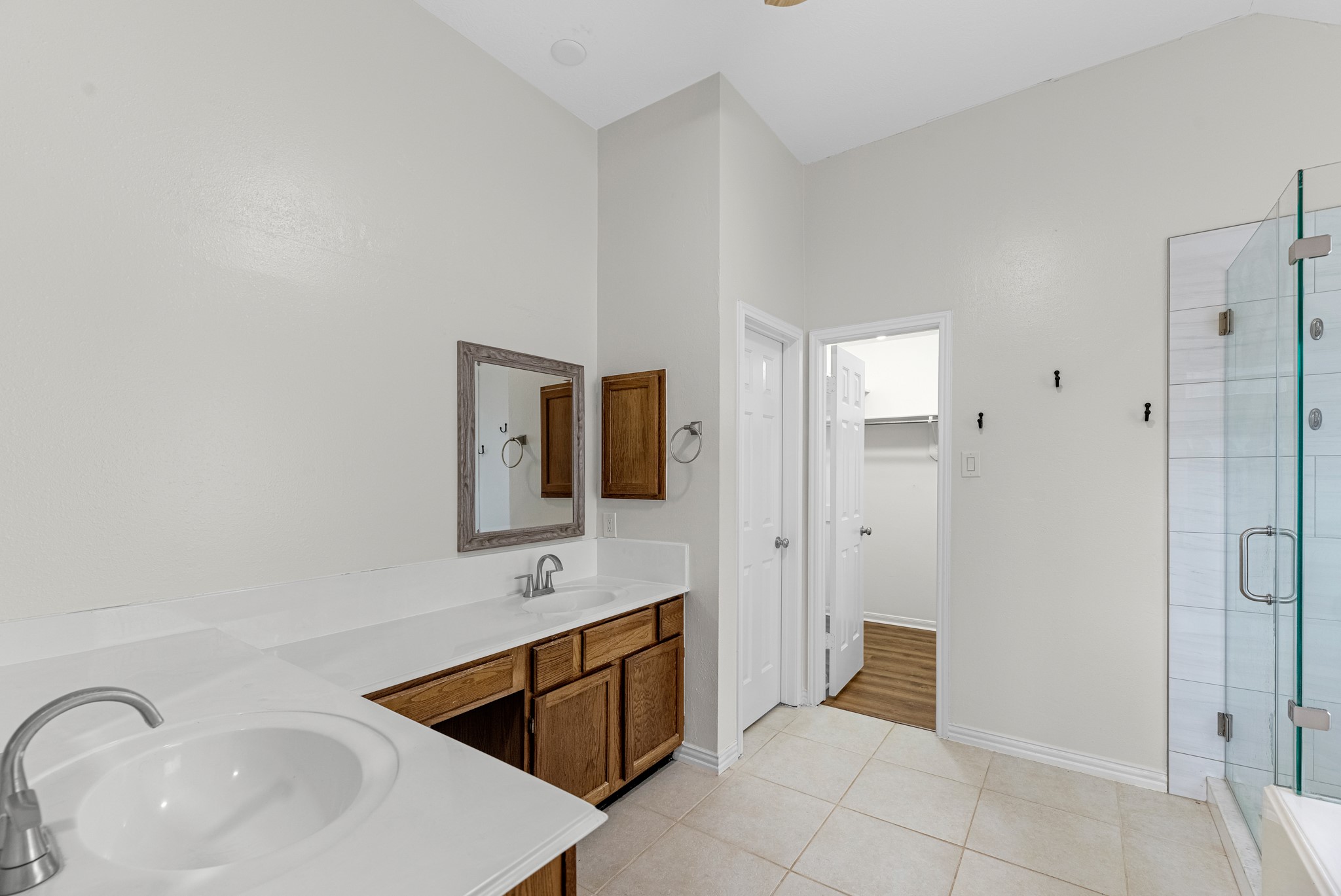 213 Hollander Property Photo 27