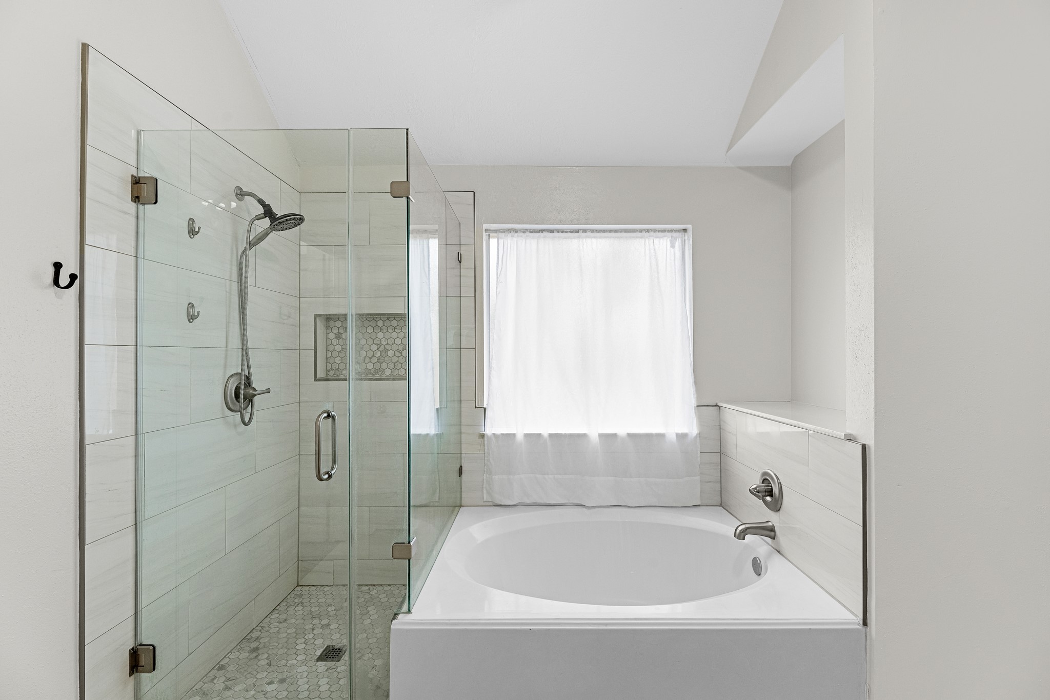 213 Hollander Property Photo 29
