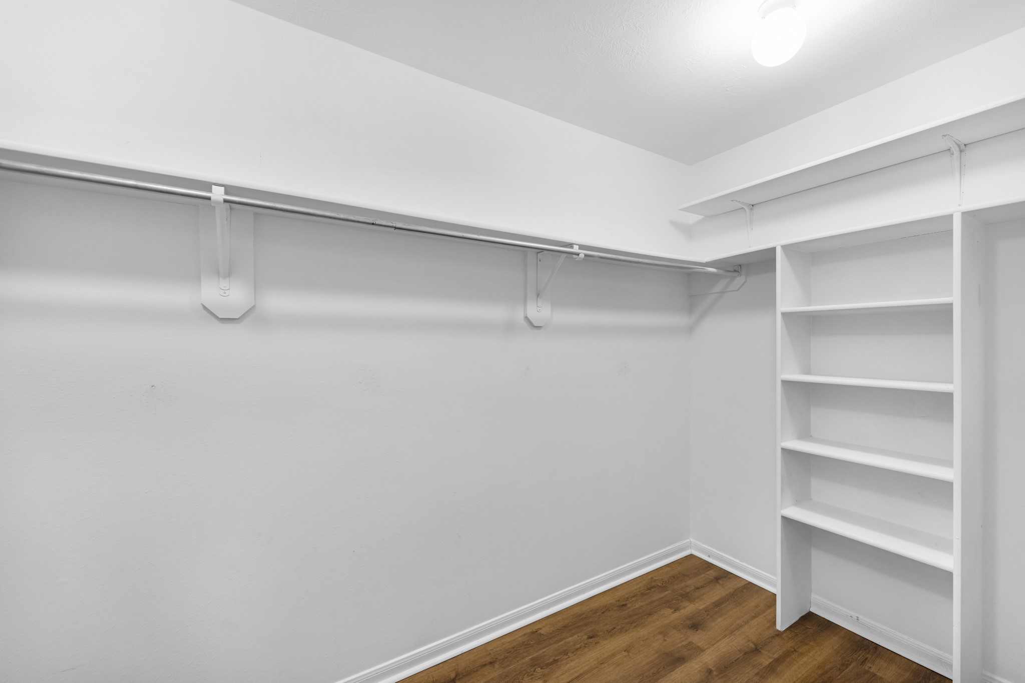213 Hollander Property Photo 30